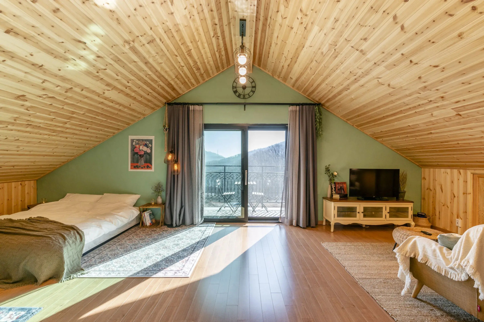 Two Romantic Birds Pool Pension