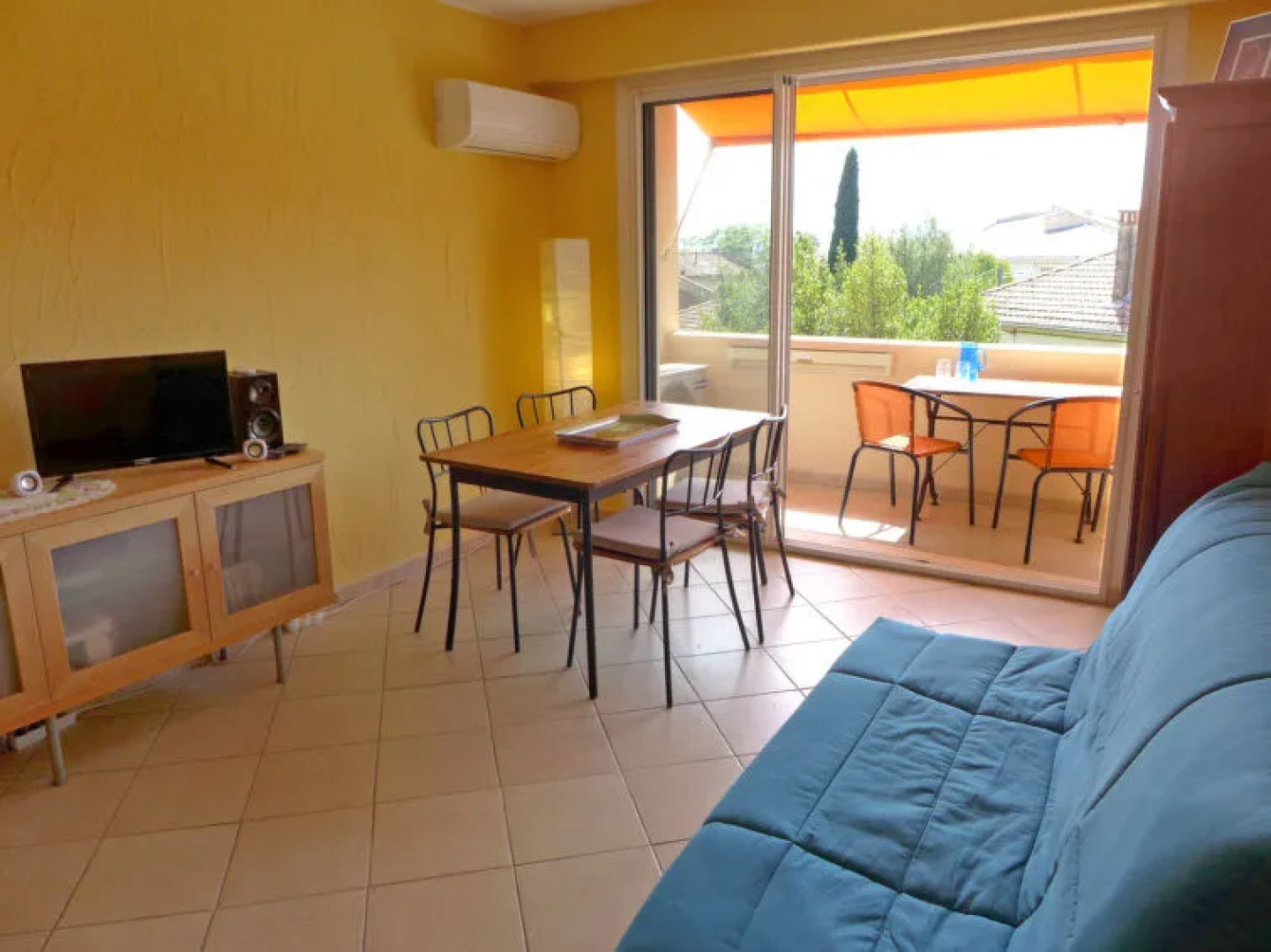 une petite maison entre vignes et mer