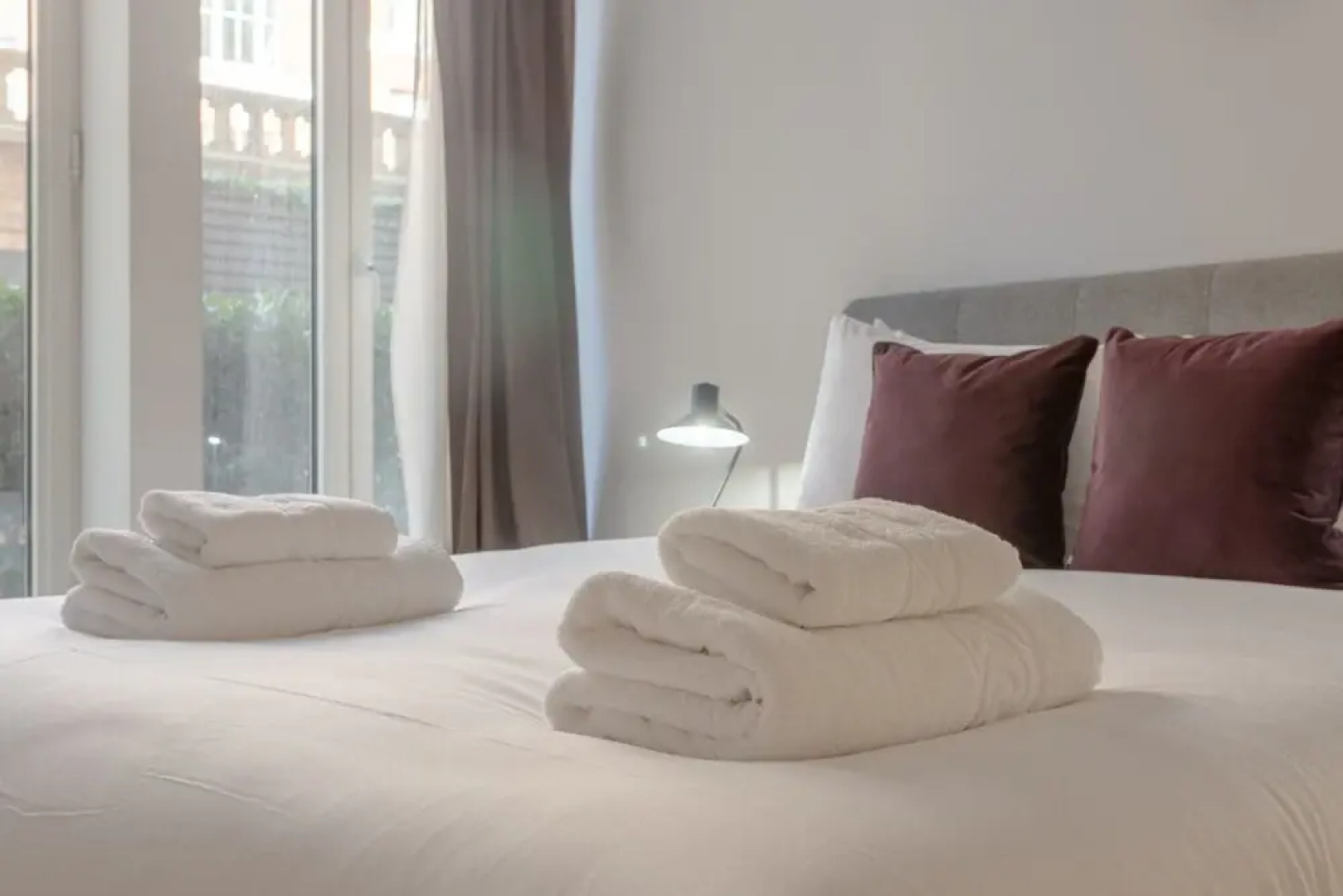 2 Bedroom Flat in Chelsea With Pool and Garden