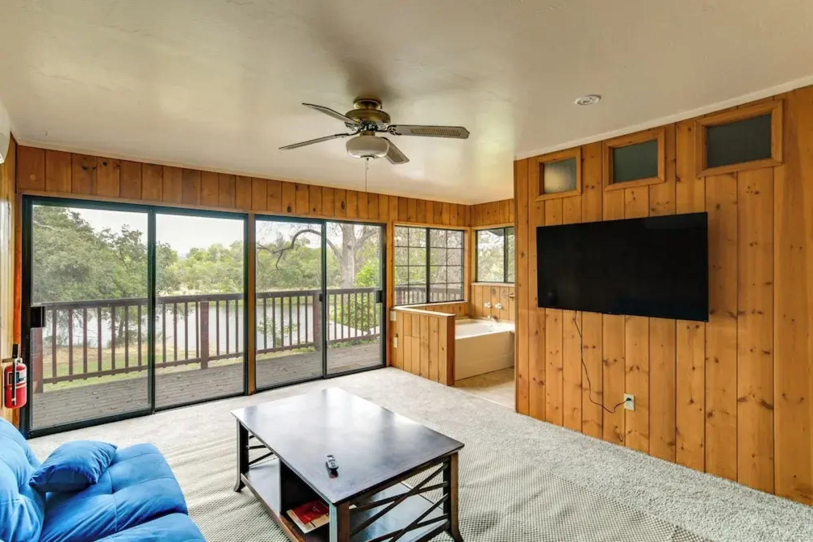 5 Mi to Lake Oroville: Huge Riverfront Home!