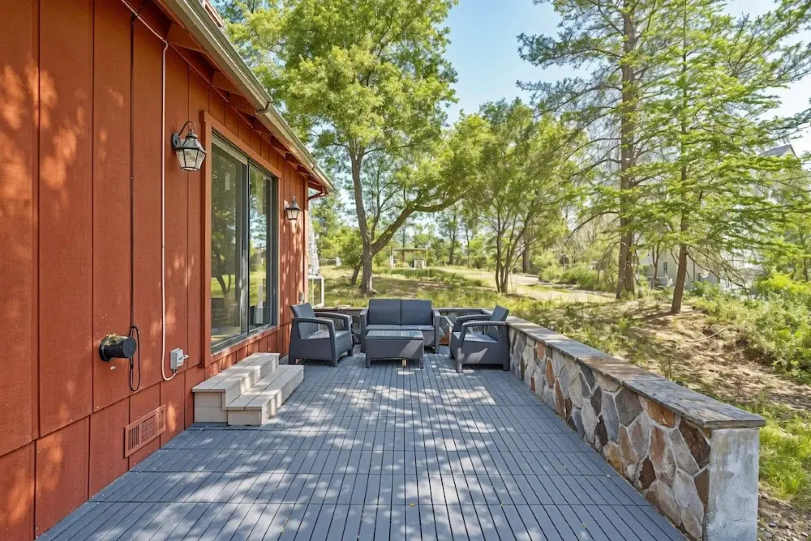 The Red House - Near Golf, Beaches & Communal Pool by Yosemite Region Resorts