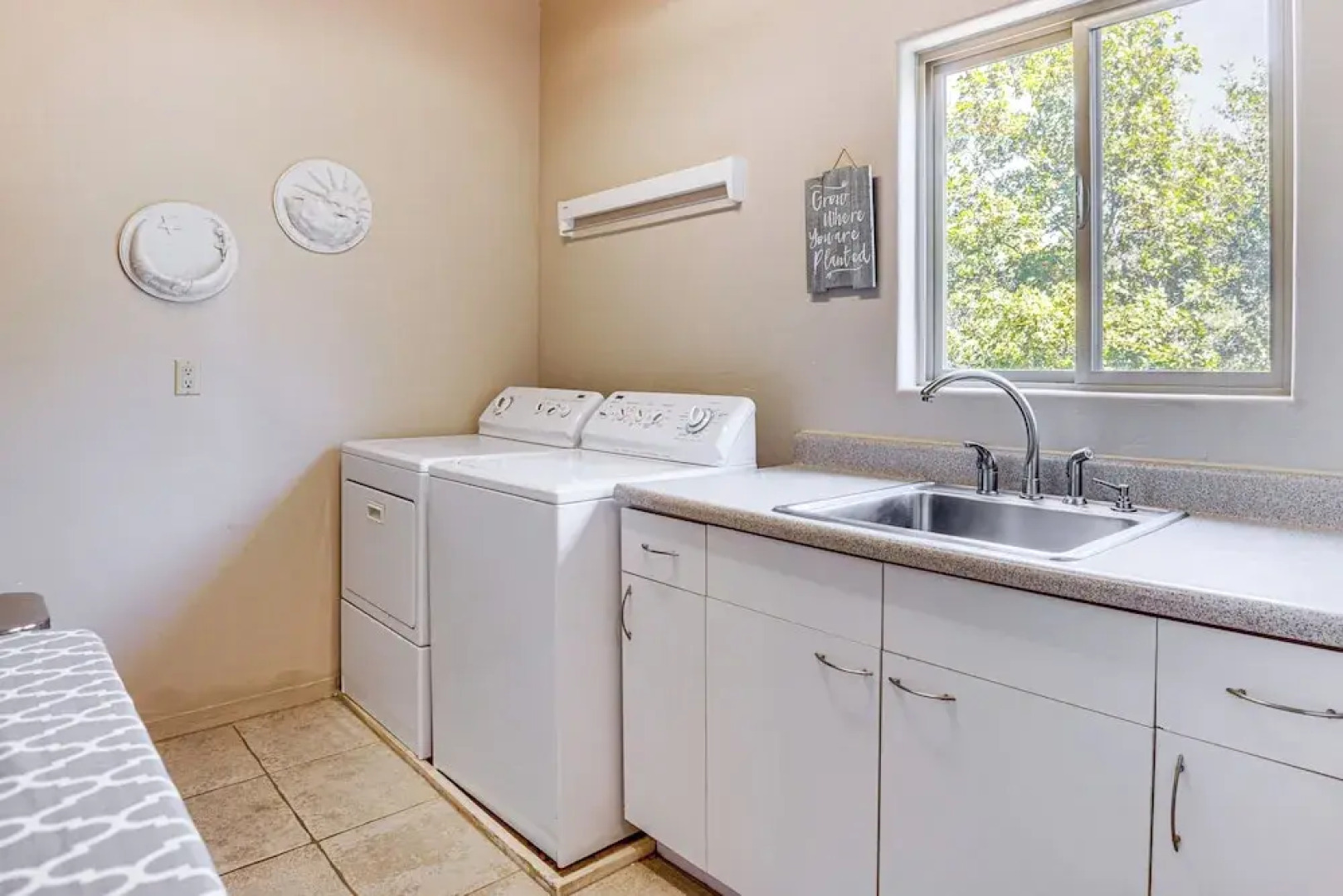 5 Mi to Powder Mtn: Tuscan Mountain Retreat