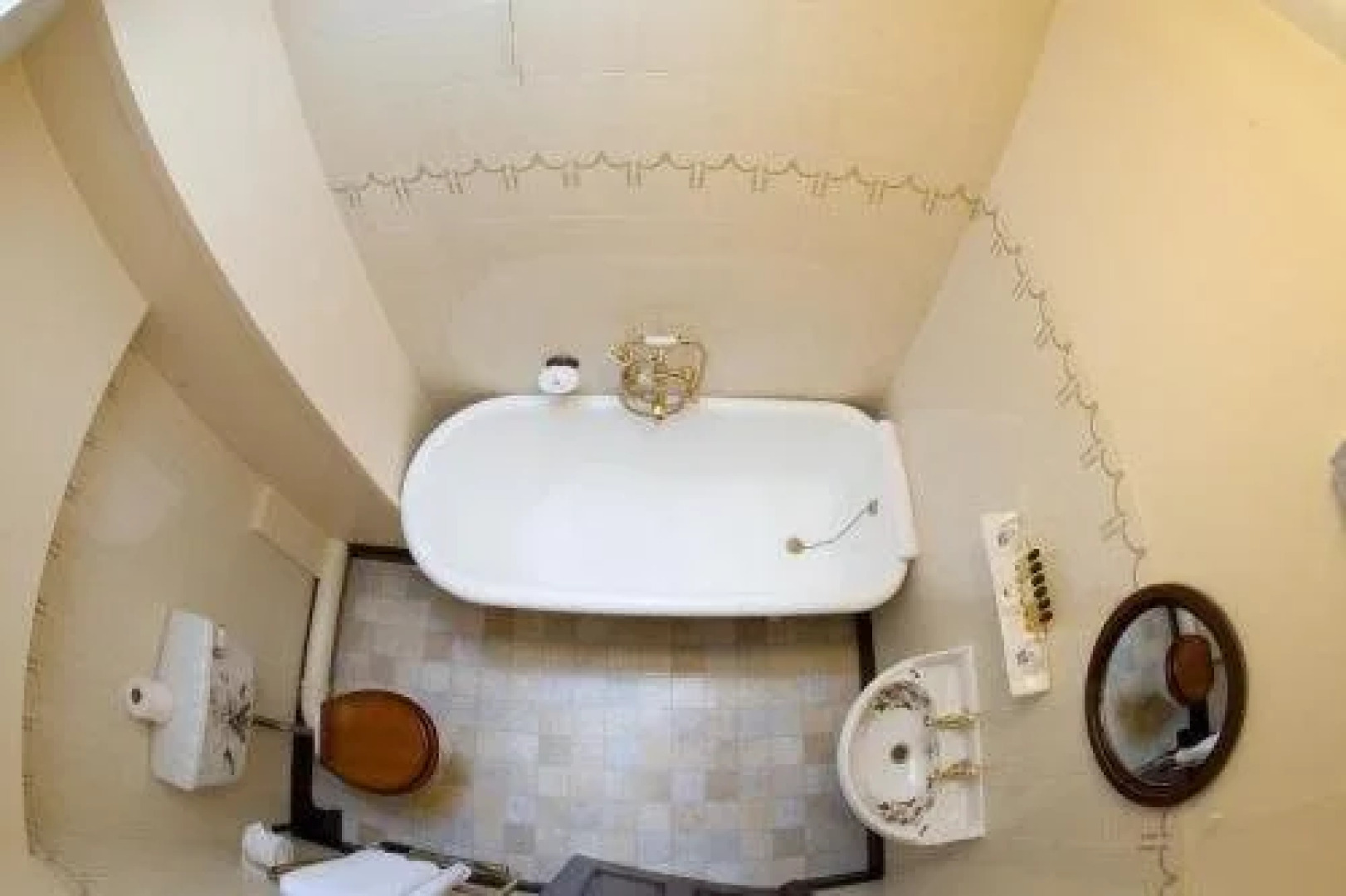 Crown & Cushion Hotel