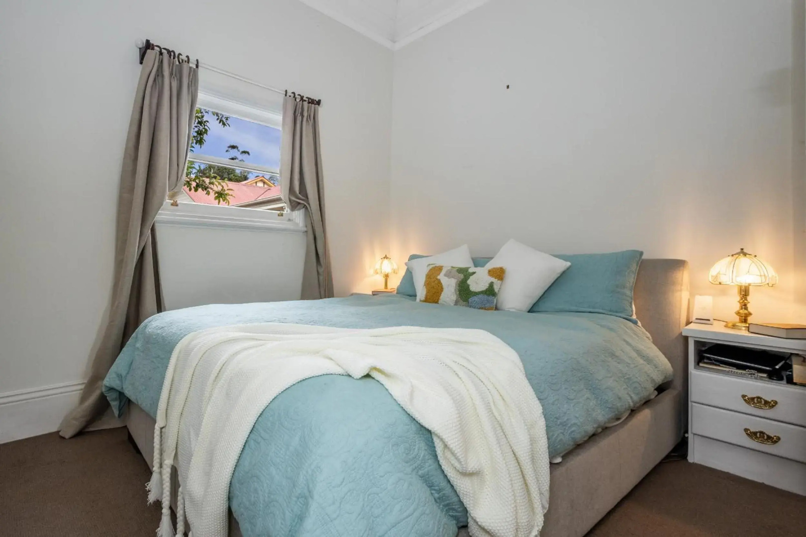 Pet friendly mountain cottage with indoor fireplace