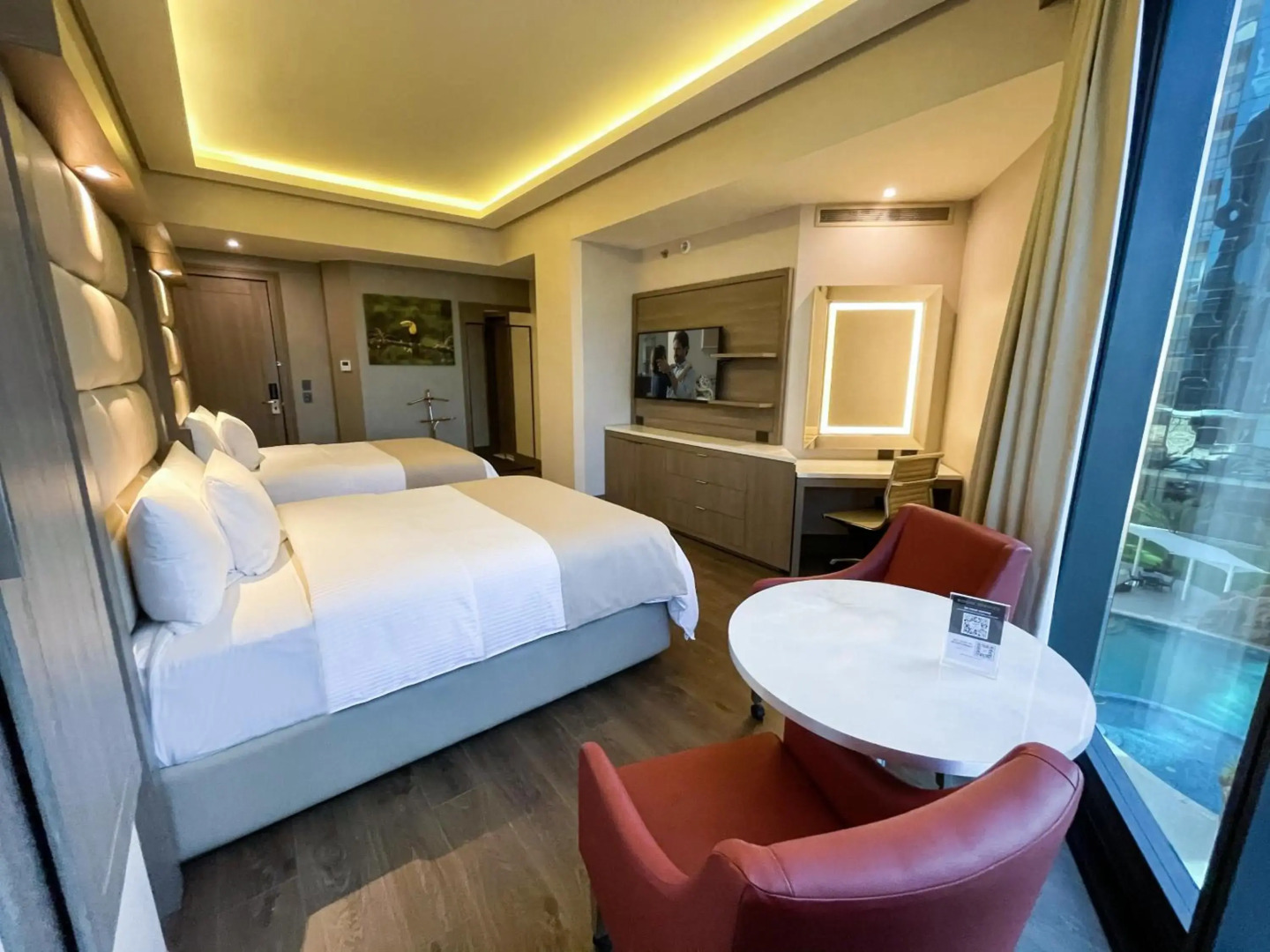 Safi Royal Luxury Metropolitan