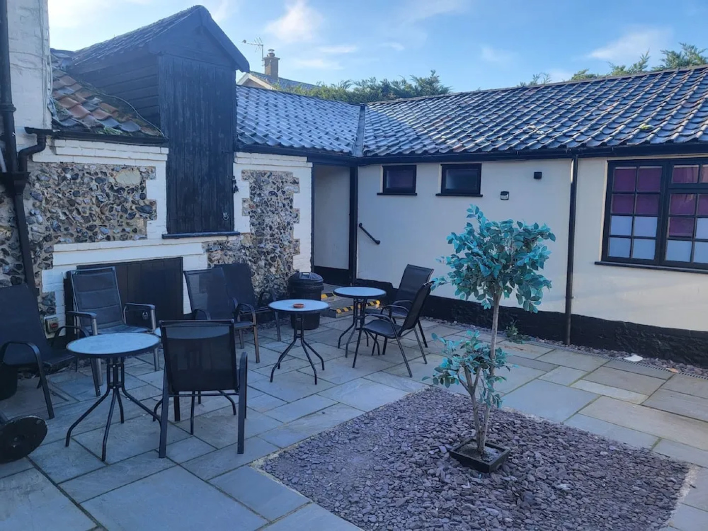 The Hare And Barrel Hotel