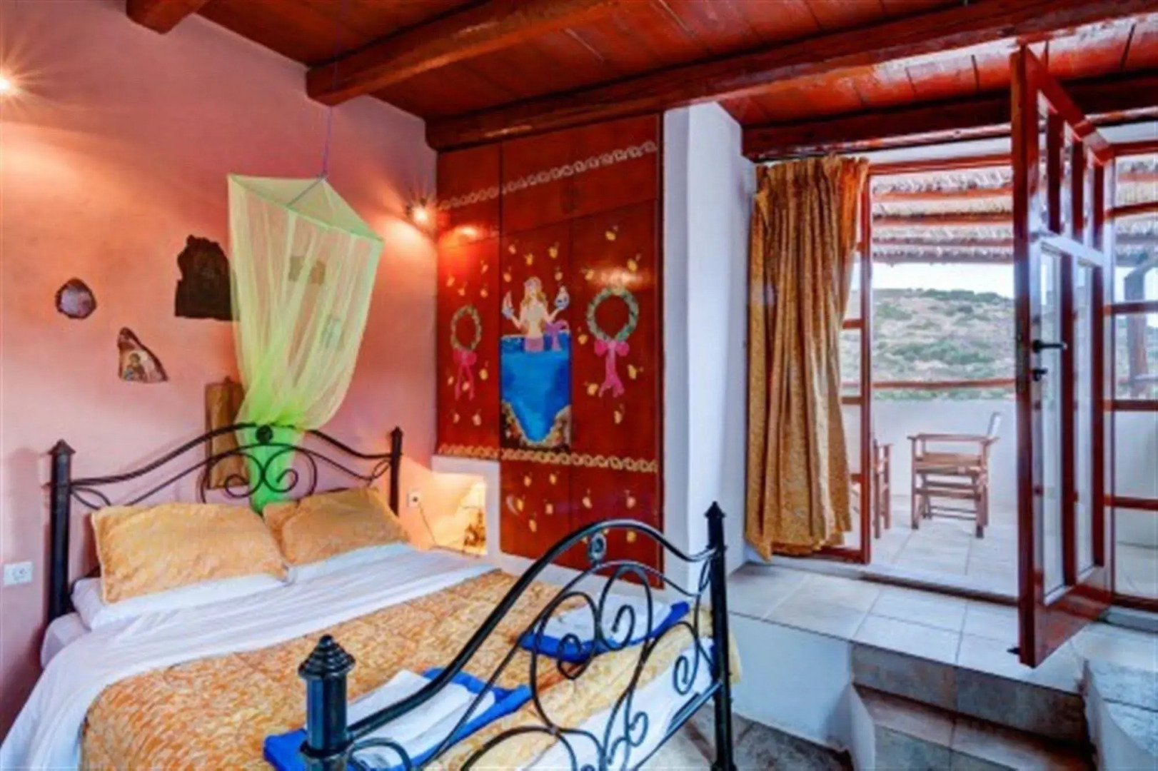 The Traditional Villas of Crete