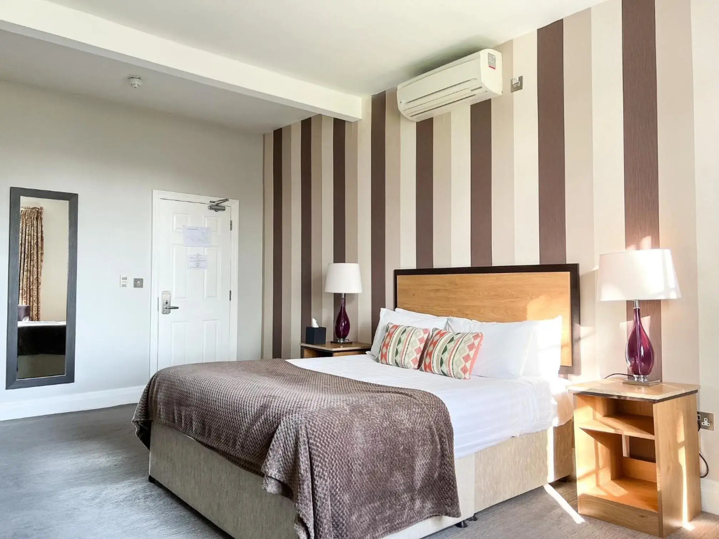 The Riverside House Hotel