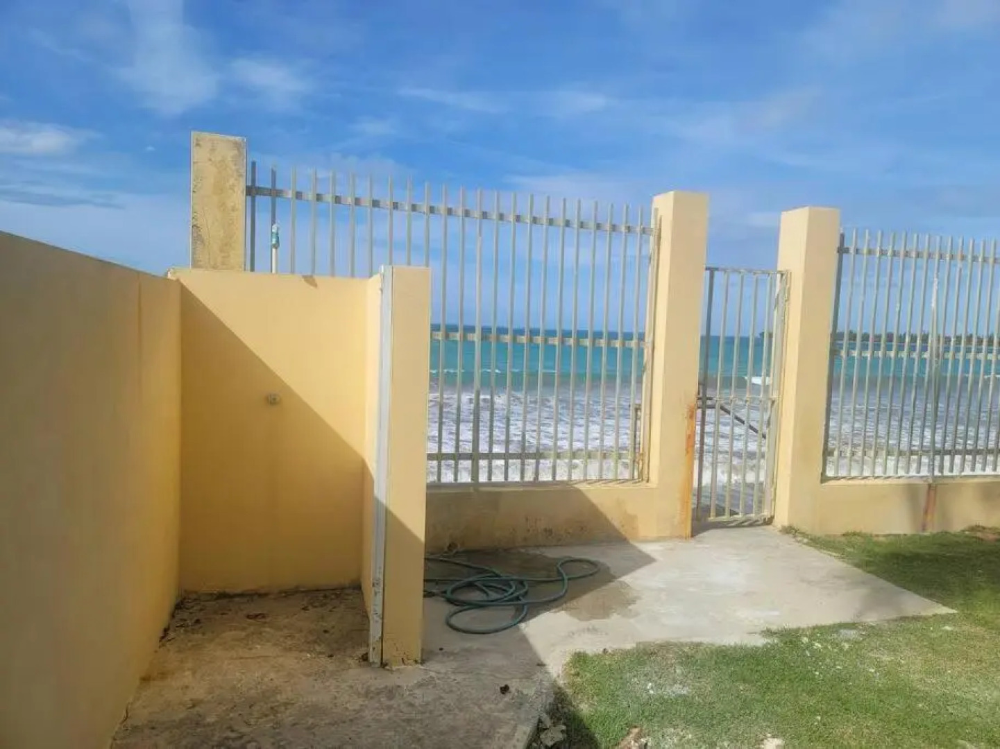 Peaceful ocean front home near Rainforest & rivers 102