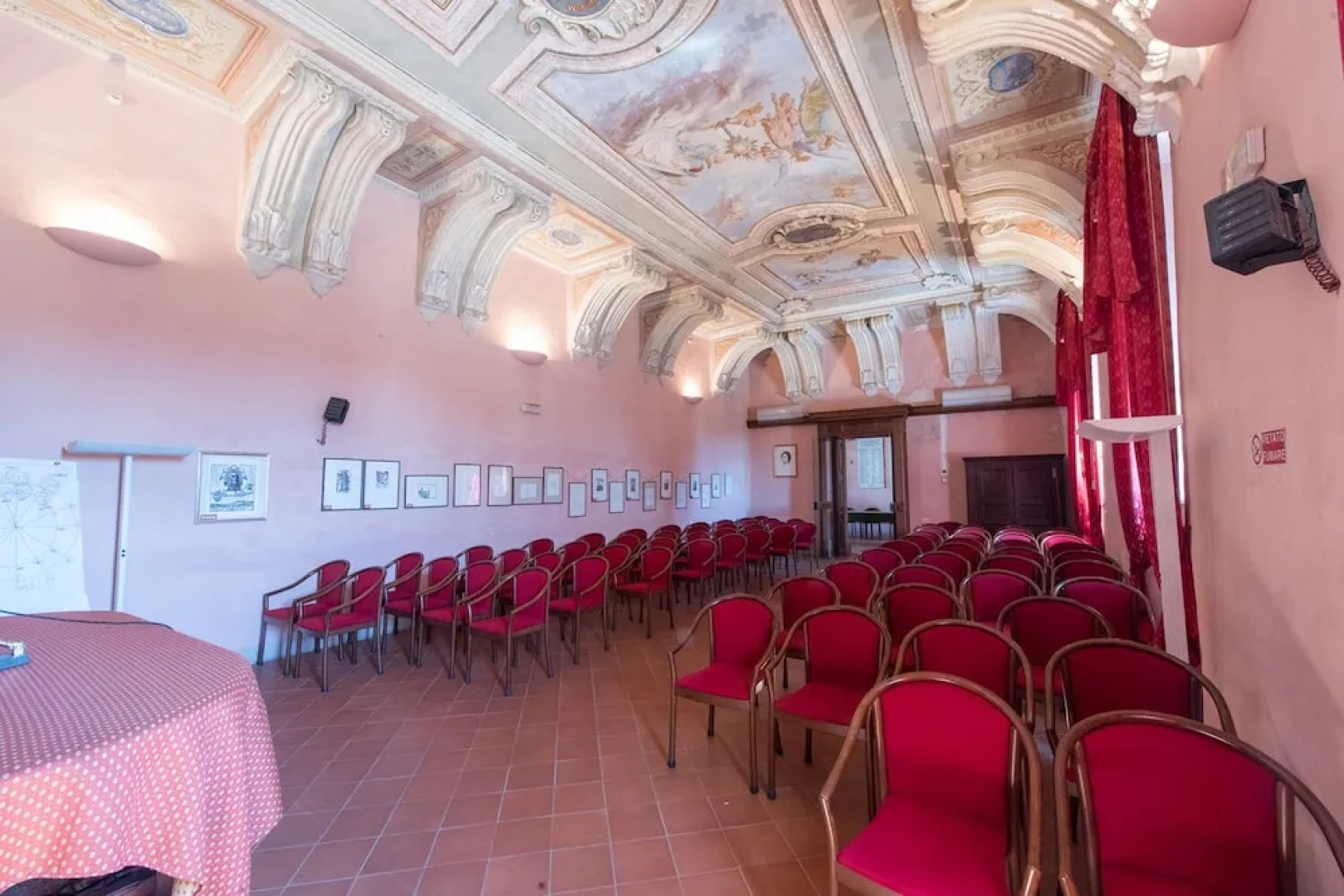 Casa Regina Montis Regalis