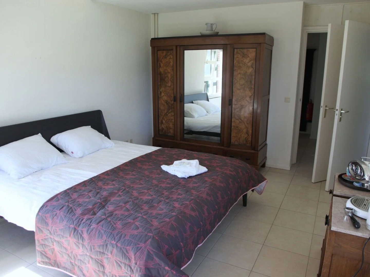 Luxurious, Detached Holiday Home Right by the Water