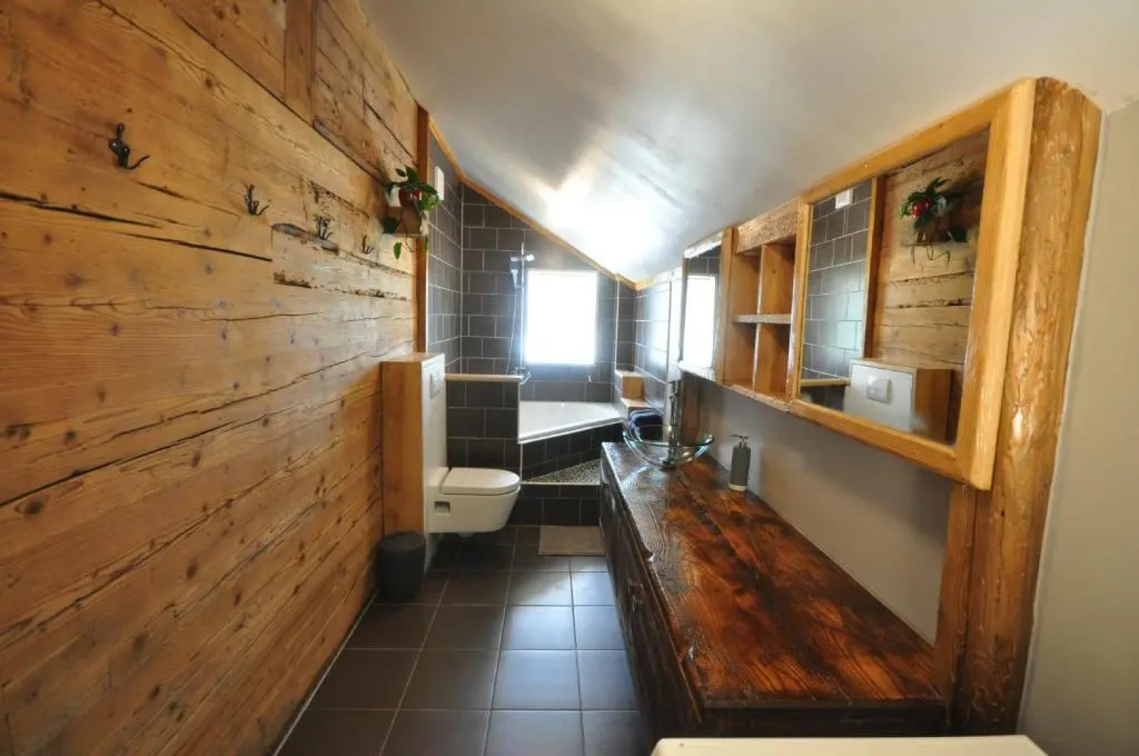 Lakeview Family Apartment