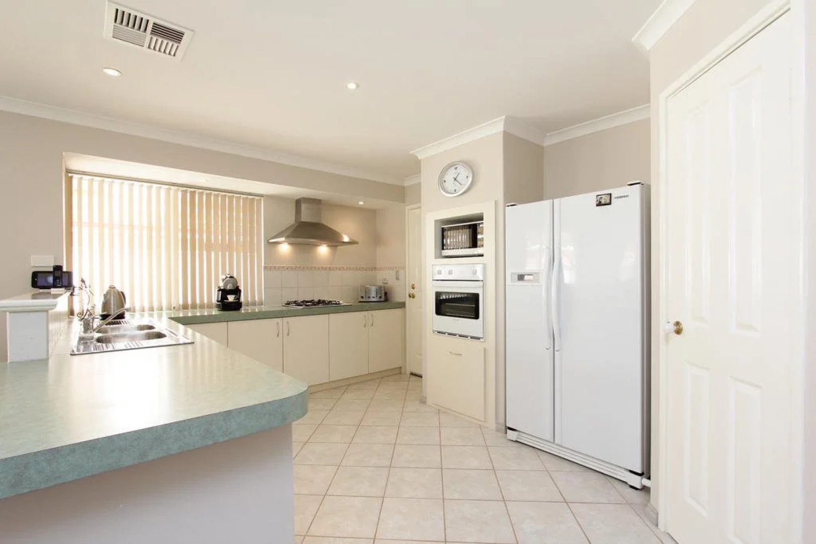 Adare House - Perth Holiday Homes