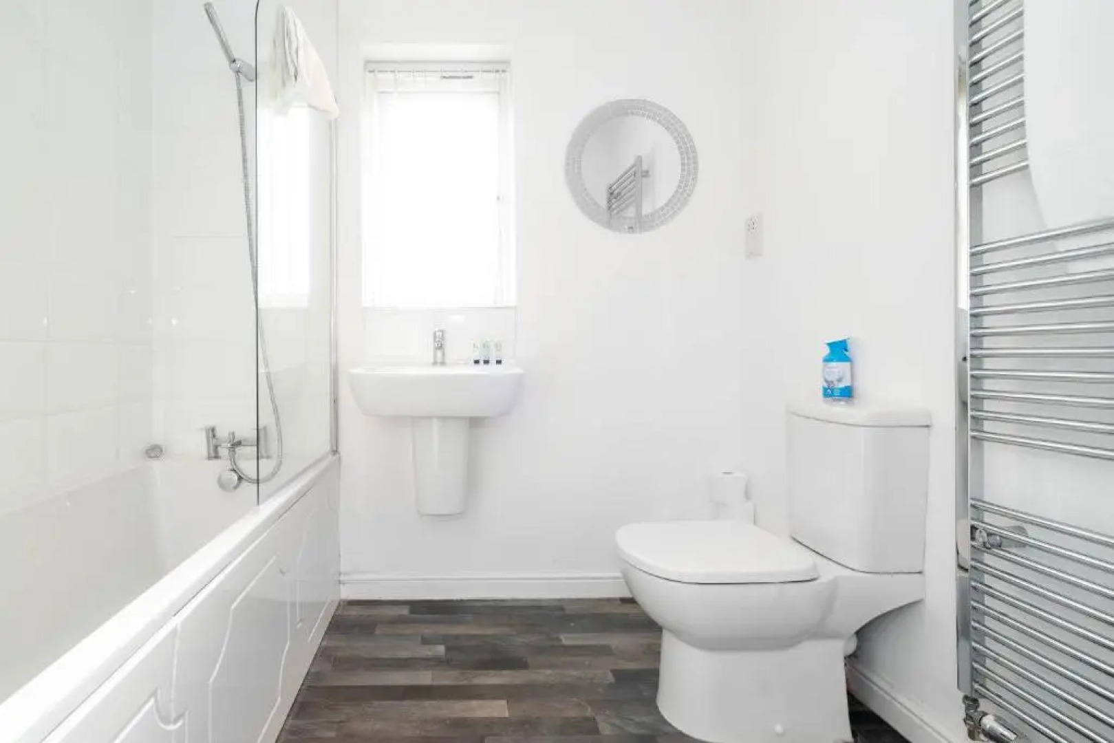 Haus 3 Bedroom House l 6 Guests l Off-street Parking l Garden l TOP RATED l Detatched