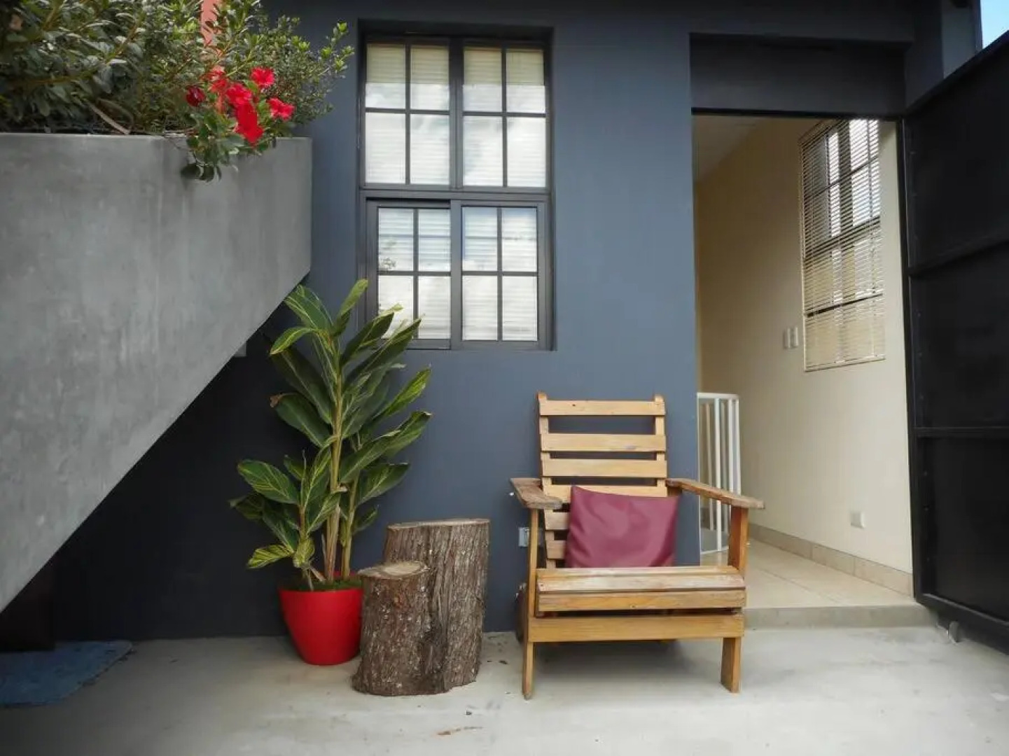 COMFY. Full internet, kitchen, washer and dryer, Netflix