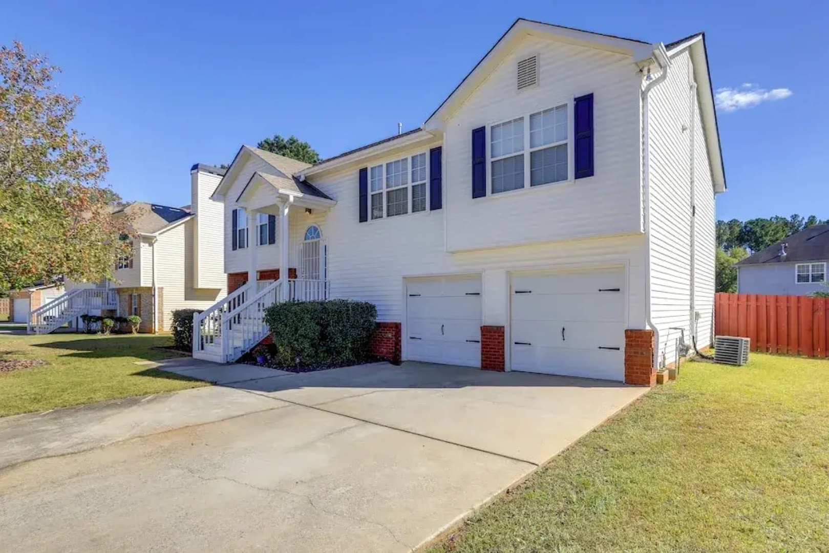 Spacious Georgia Home w/ Deck, Grills & Fireplace!