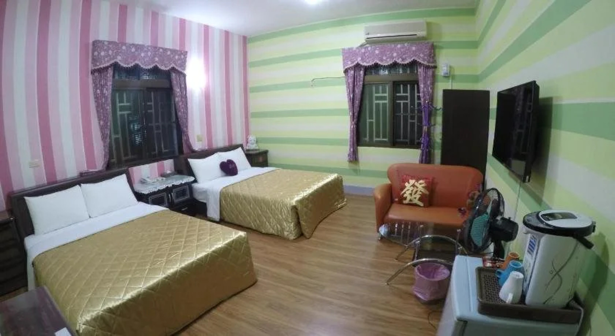 Reny Lake Warm Hostel