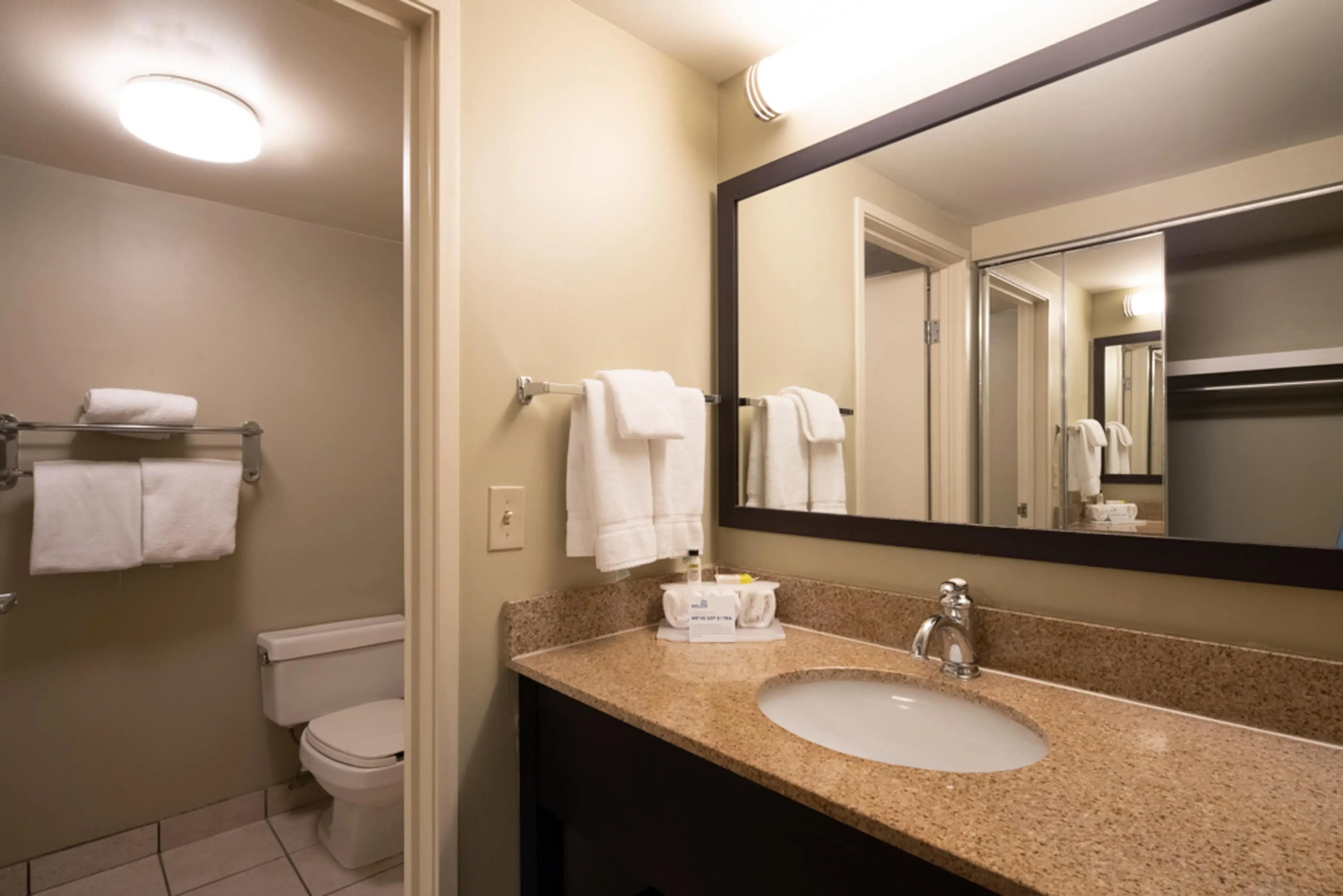 Holiday Inn Express Hotel & Suites Pittsburgh Airport by IHG