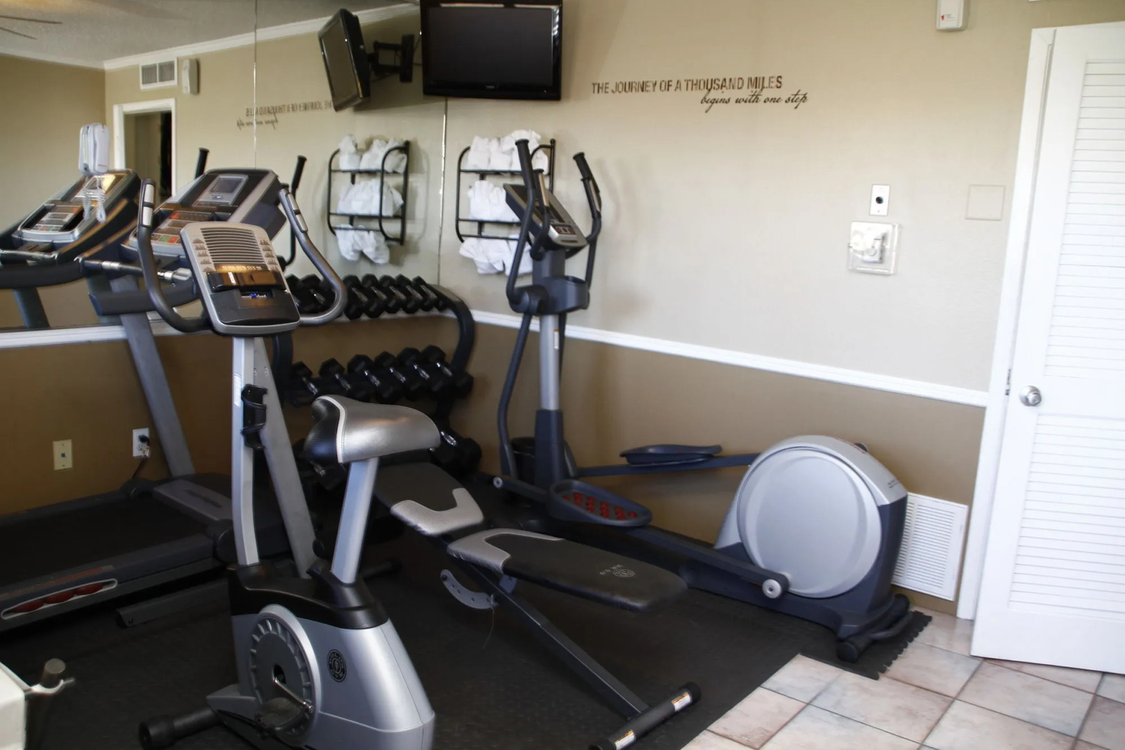 Vineyard Court Designer Suites Hotel