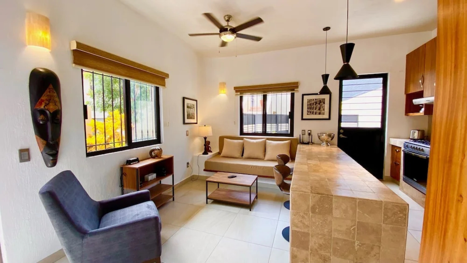 Renovated 1 Bdrm Guest House -walk to Everything -bikes -gym - Pickleball Court