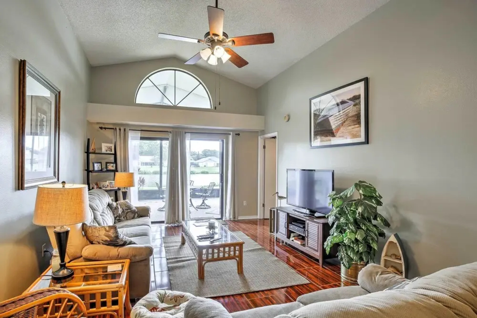 Lakefront Brandon Home w/ Patio & Screened Lanai!