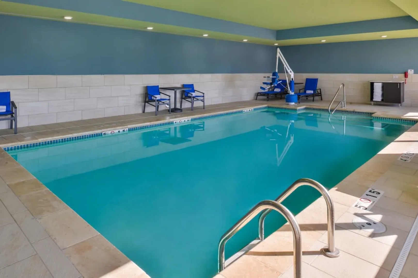 Holiday Inn Express & Suites Kansas City - Lee's Summit, an IHG Hotel