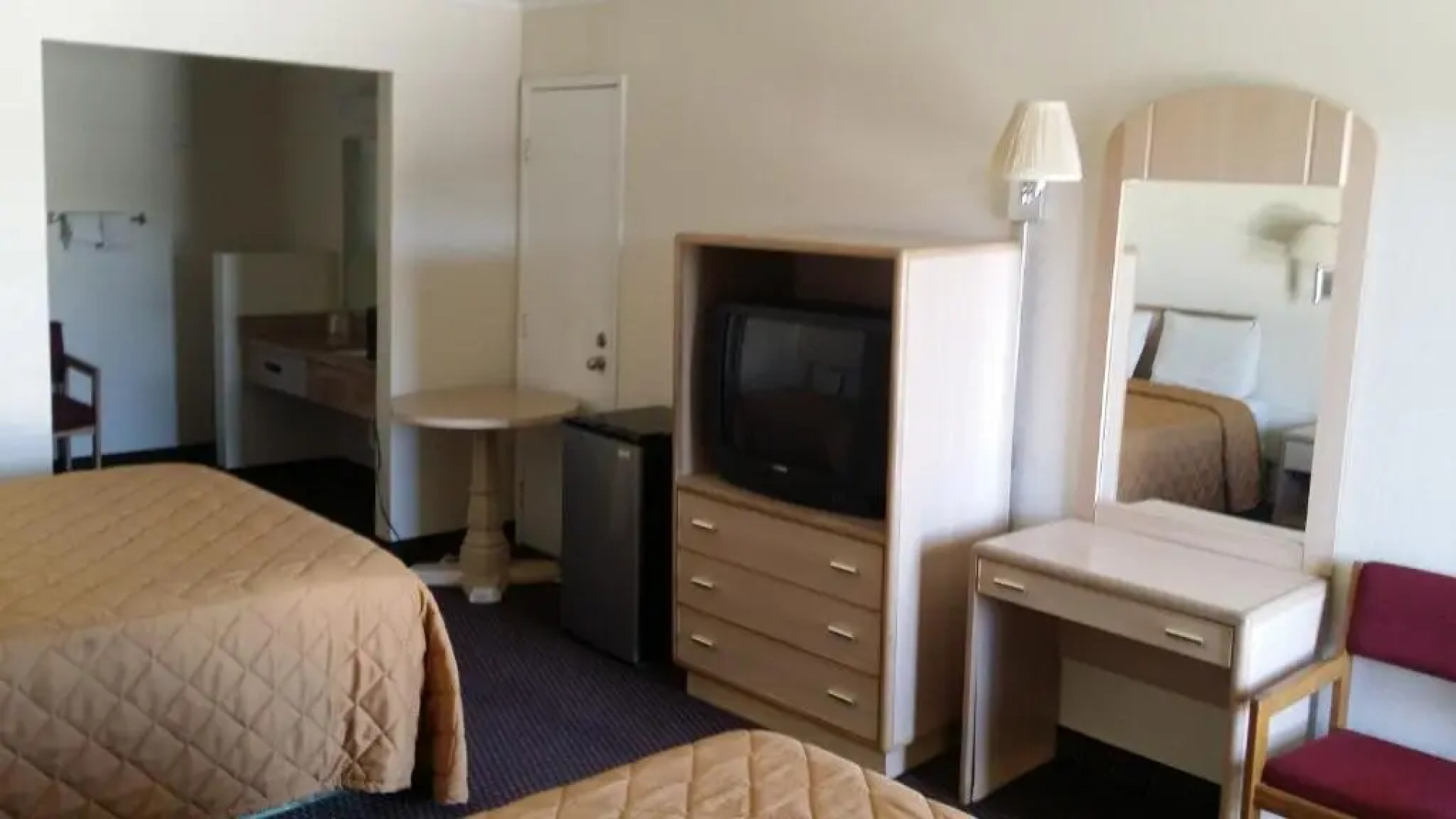 Desert Mirage Inn & Suites