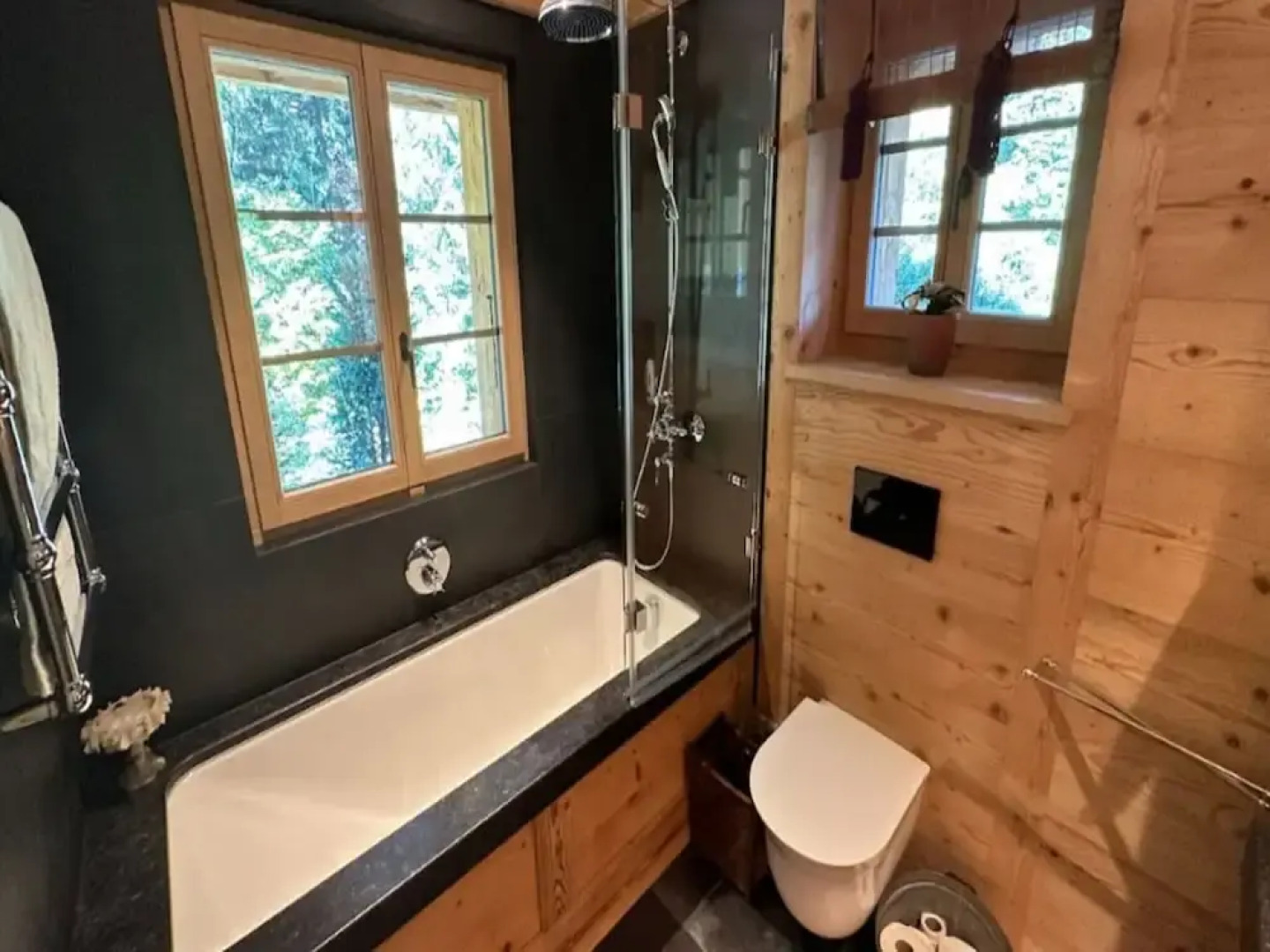 Cosy Chalet With Balcony/terrace