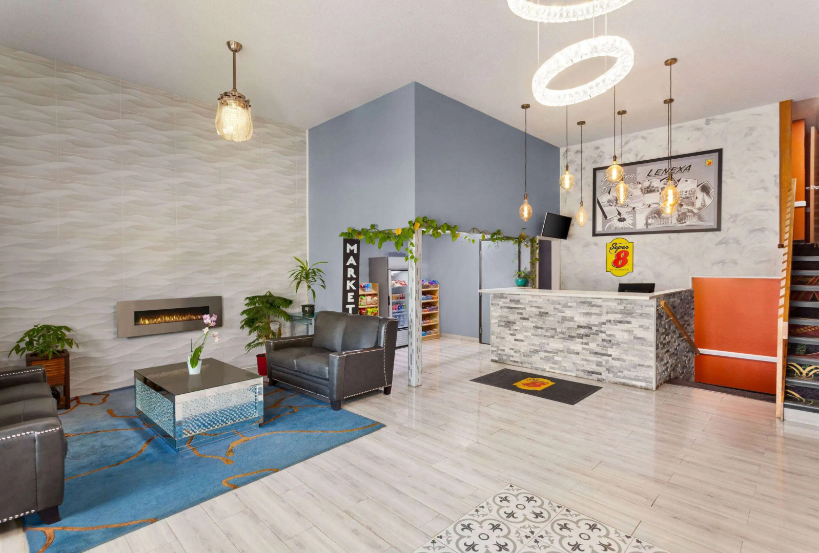 Super 8 by Wyndham Lenexa Overland Park/Mall Area