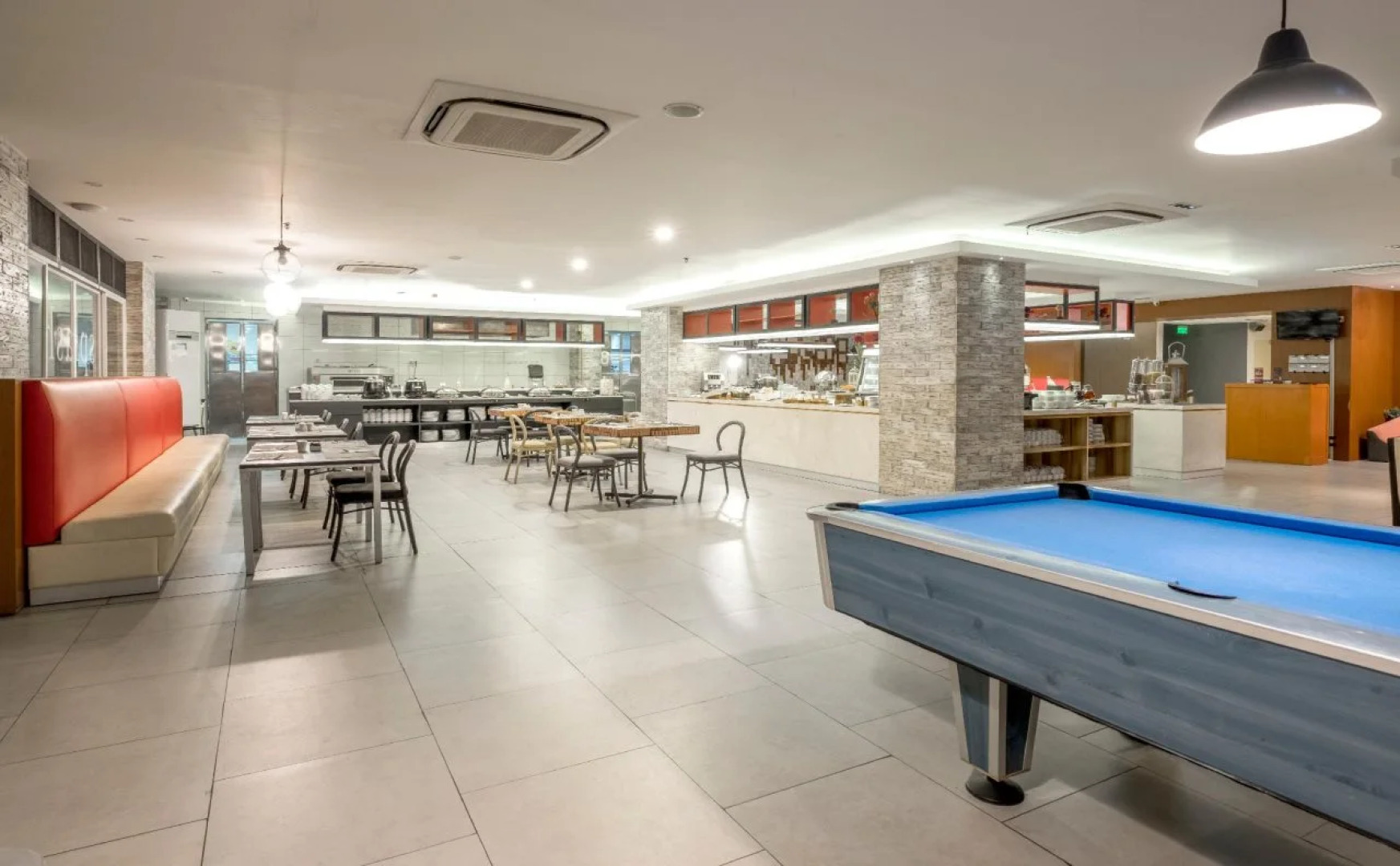 FOX Lite Royal Bay Makassar