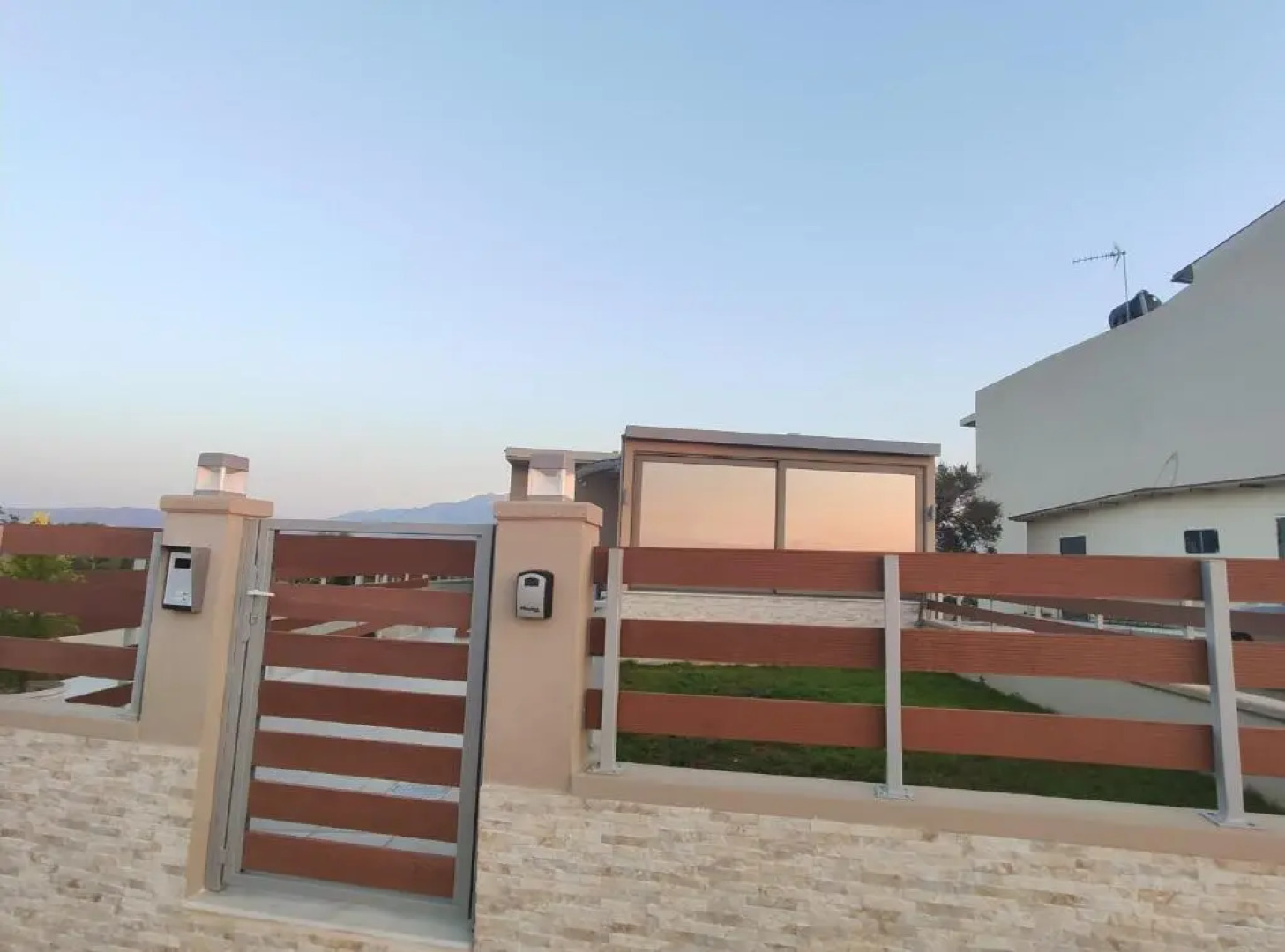 Wish sea and mountain view