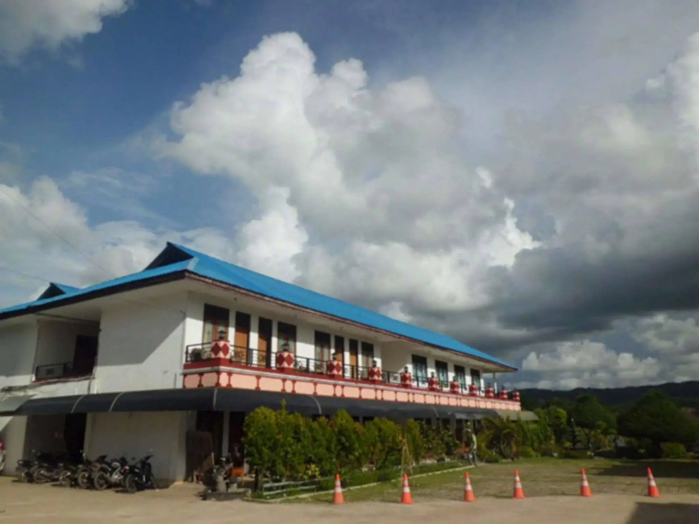 Hotel Sinar Tambolaka