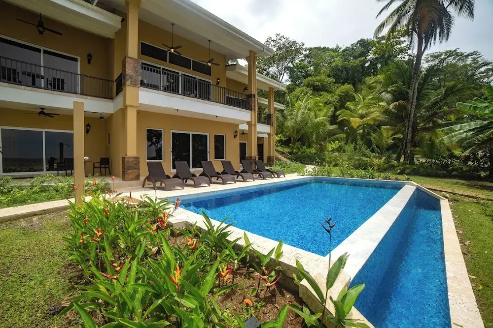 Red Frog Beach Island Resort