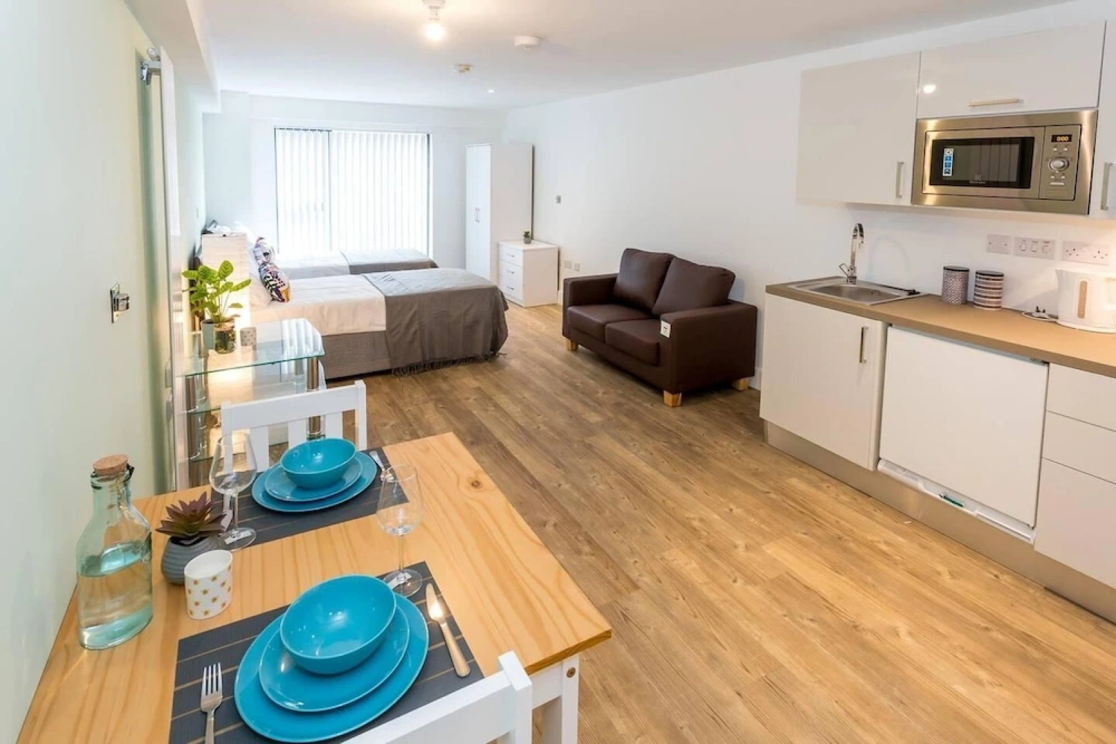 Spacious studio apartment in the heart of Oldham