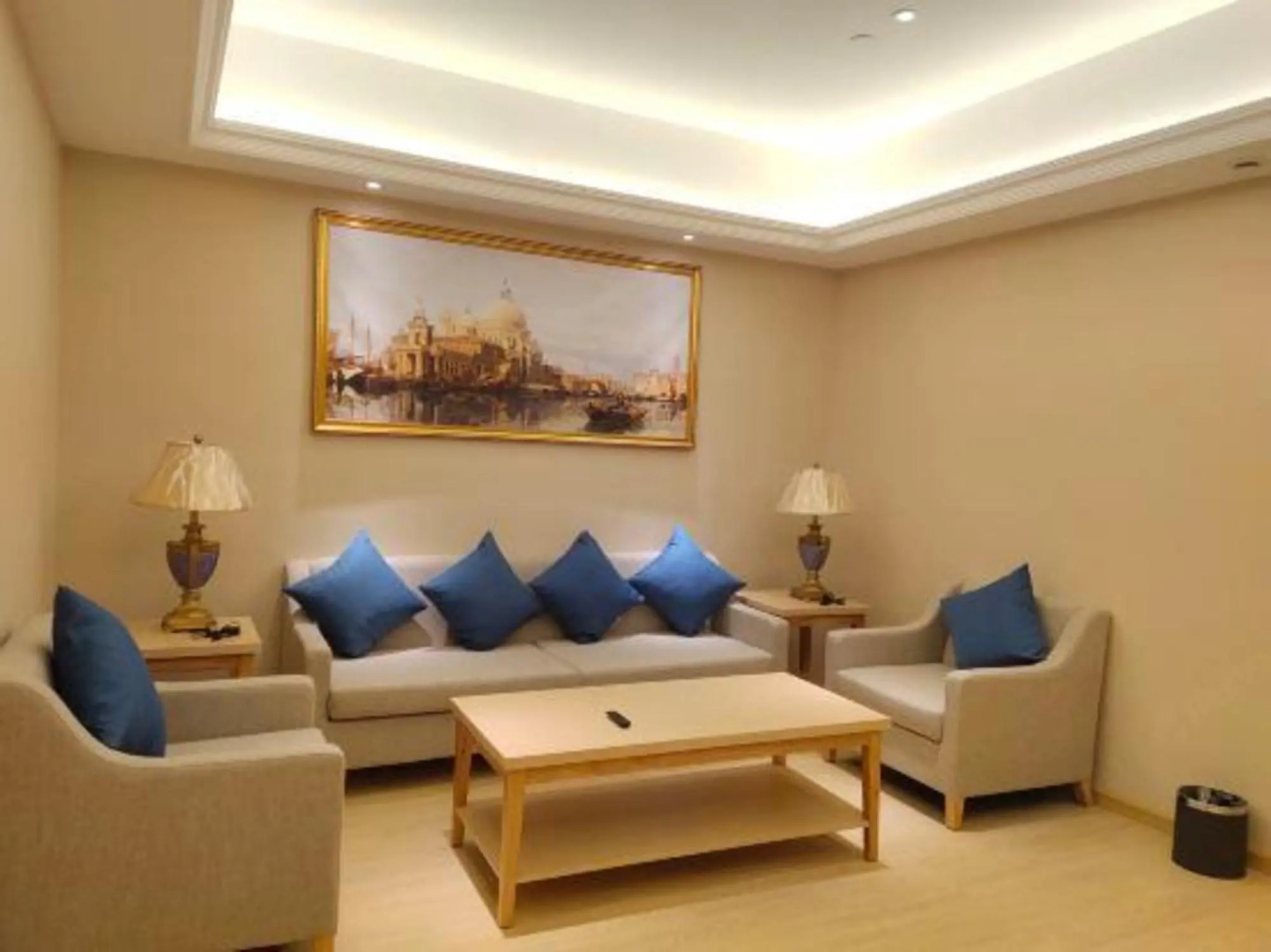 Vienna hote Ganzi 318 National Road Yajiang Bianch