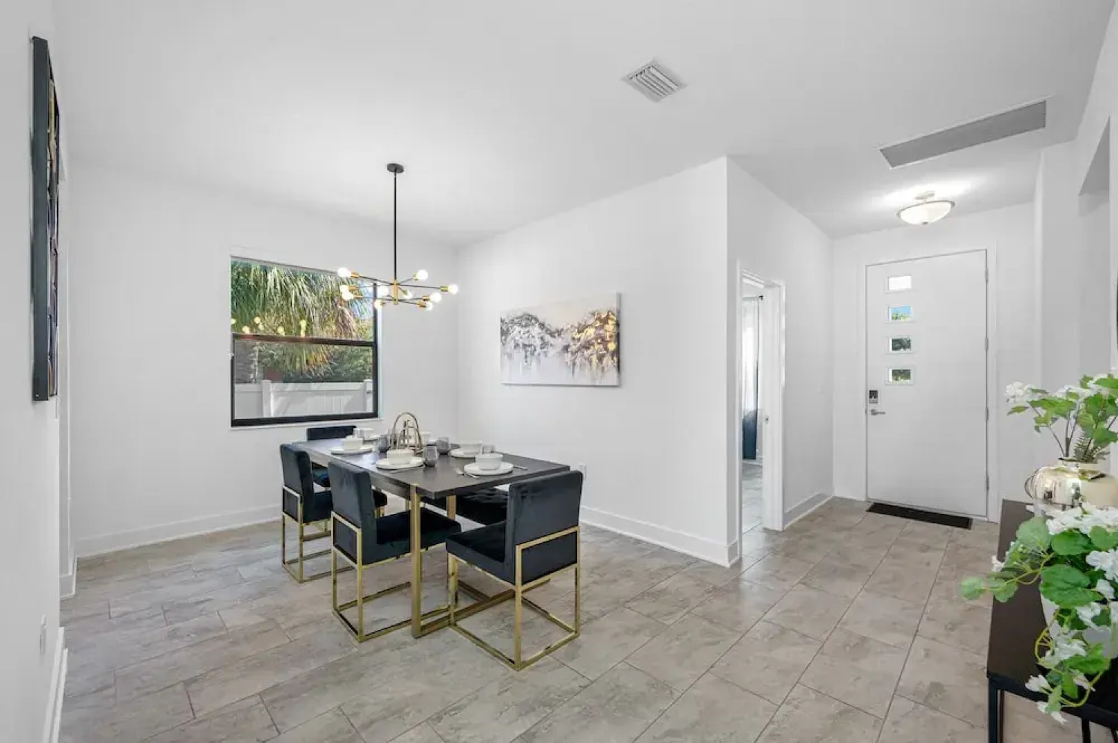 Luxury Modern Villa w/ Pool, Jacuzzi & Amenities!