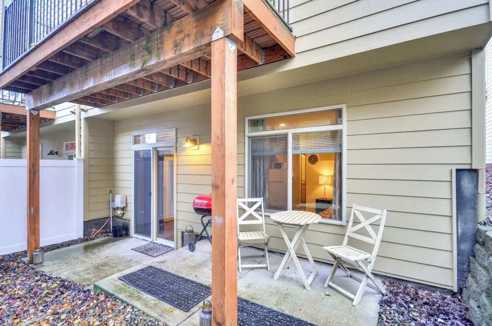 Inviting Studio w/ Patio, 15 Mi to Portland!