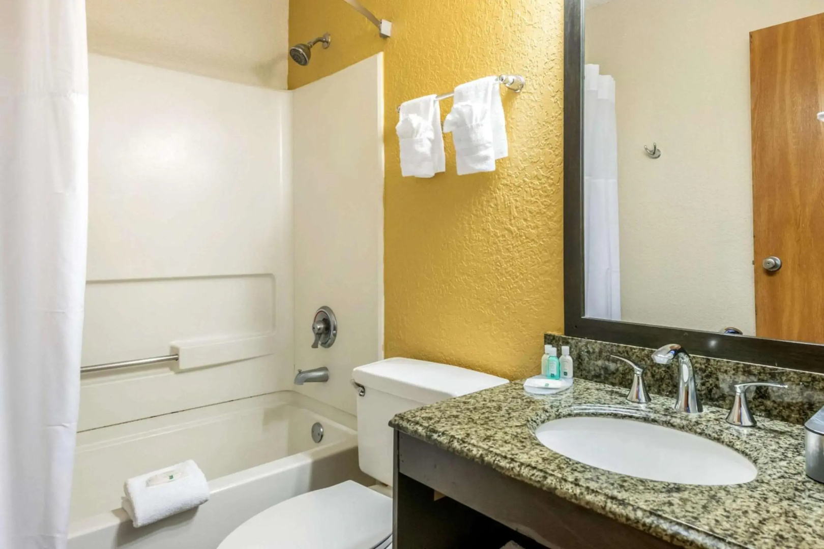 Quality Inn & Suites Leesburg Chain of Lakes