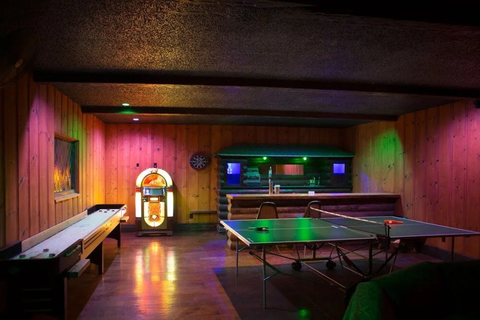 Hicksville Pines Chalets & Motel