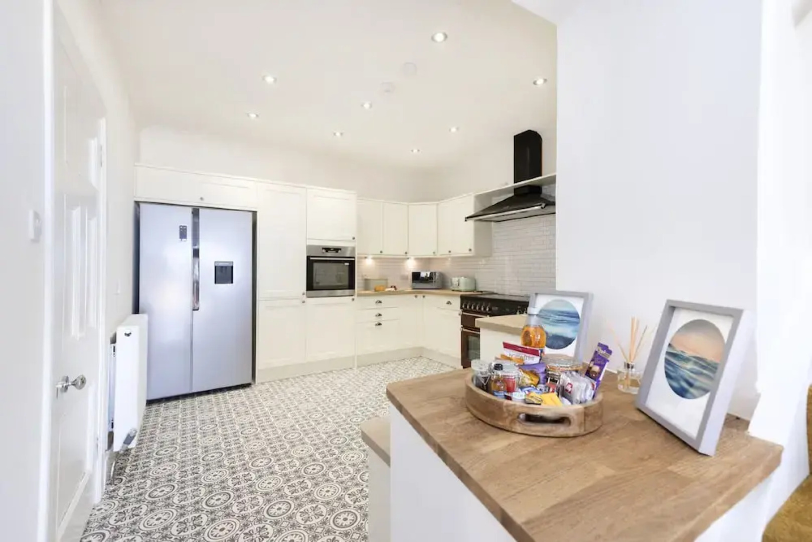 JOIVY Aurora House - 4 Bed With Hot Tub And Sea View