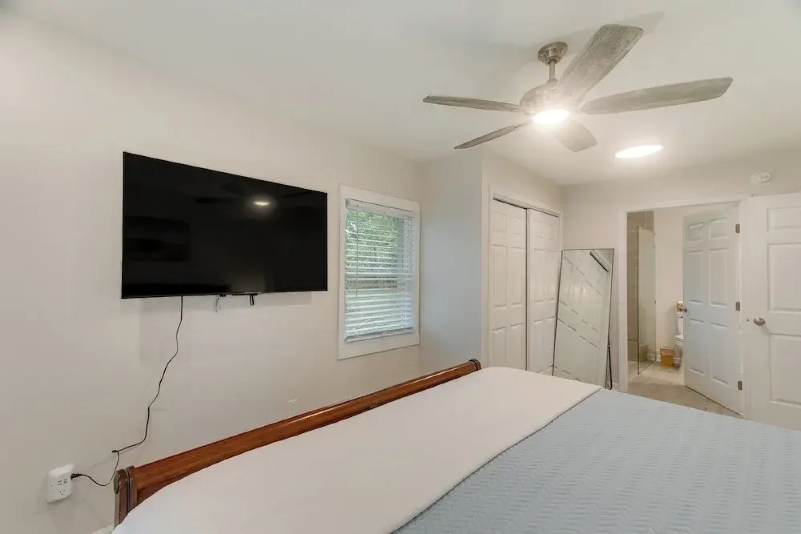 Bright Jekyll Island Home w/ Deck < 1 Mi to Beach