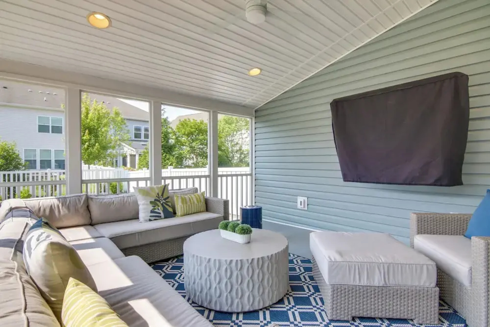 3 Mi to Bethany Beach: Townhome w/ Fire Pit