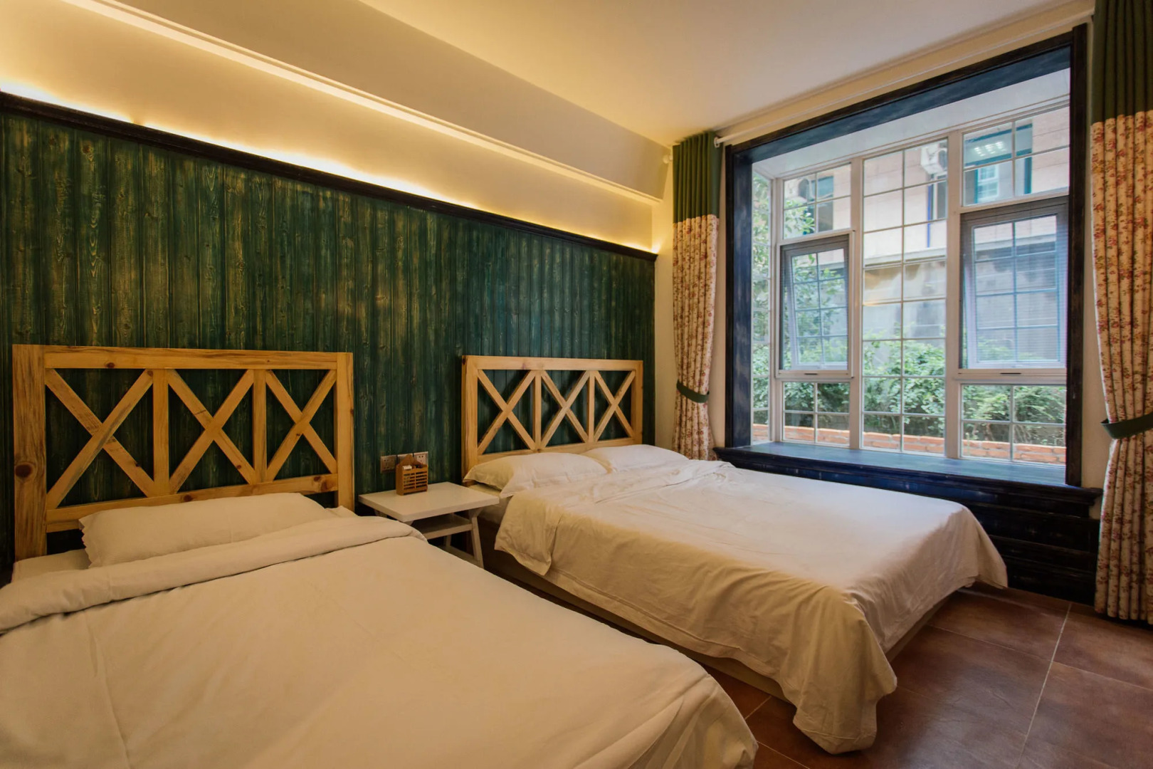 7 Sages Bell Tower Youth Hostel