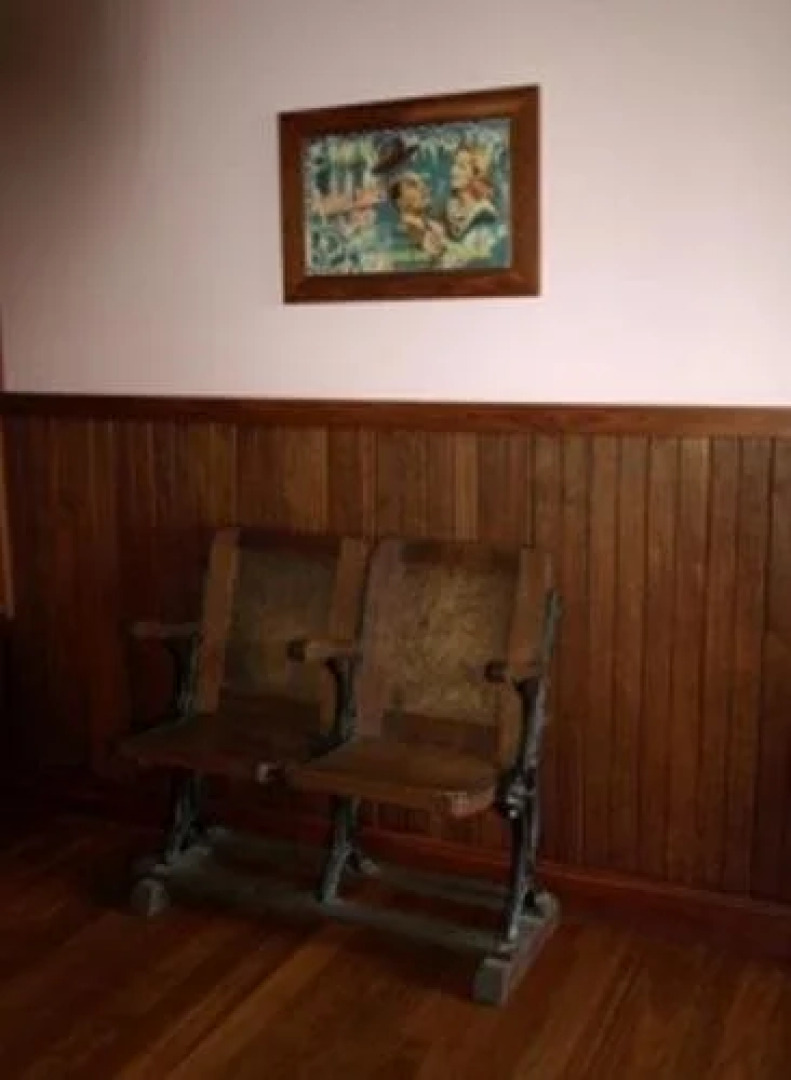 Pemberton Old Picture Theatre Holiday Apartments