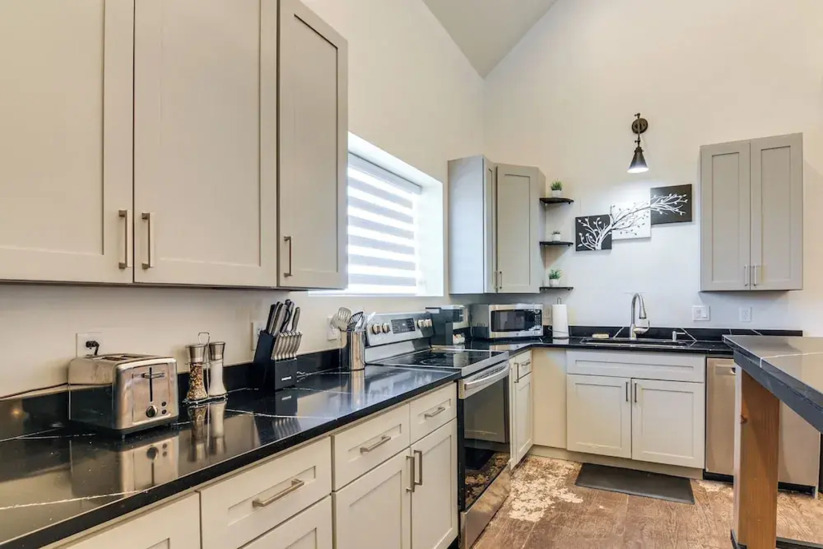 Between Bryce Canyon & Zion: Hiker's Paradise!