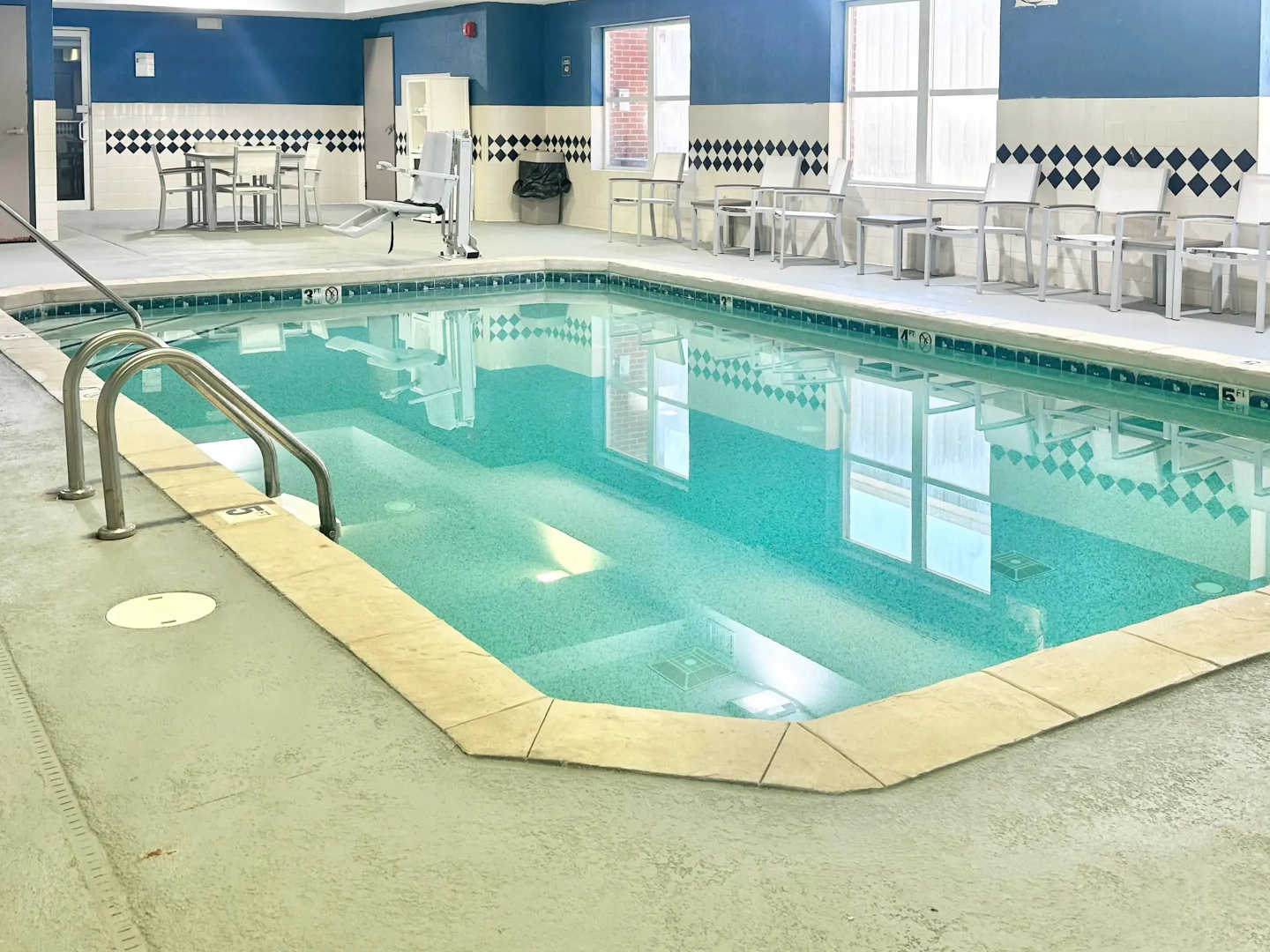 Comfort Inn & Suites Calhoun South