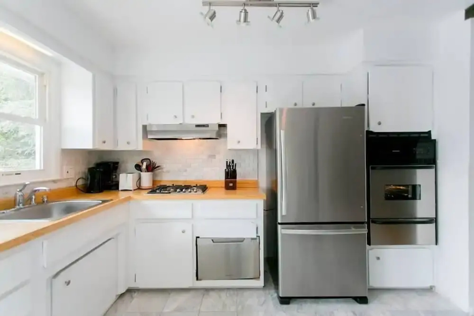 SH001 5 Bedroom Holiday home By Senstay