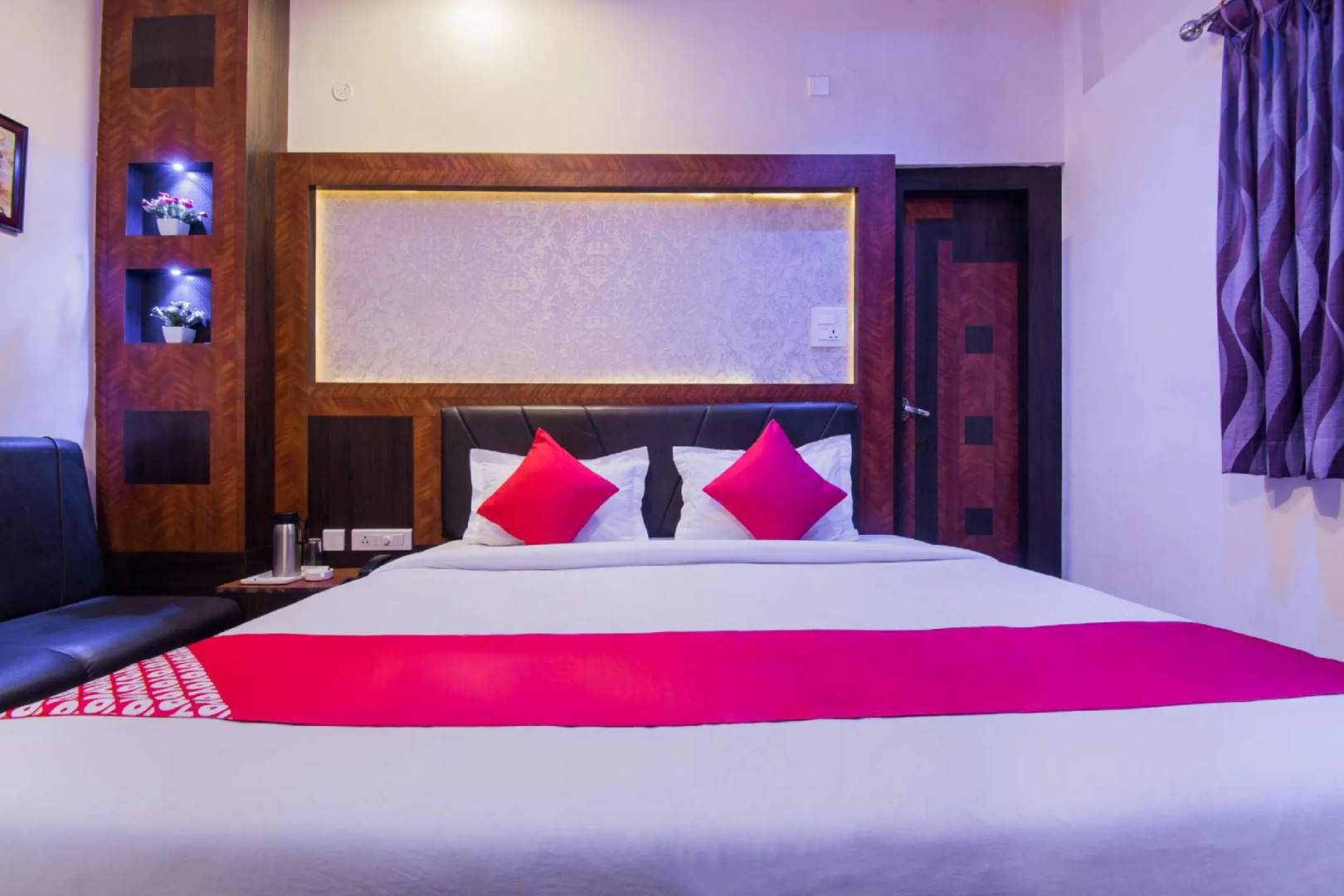 OYO 27673 Hotel Embassy International