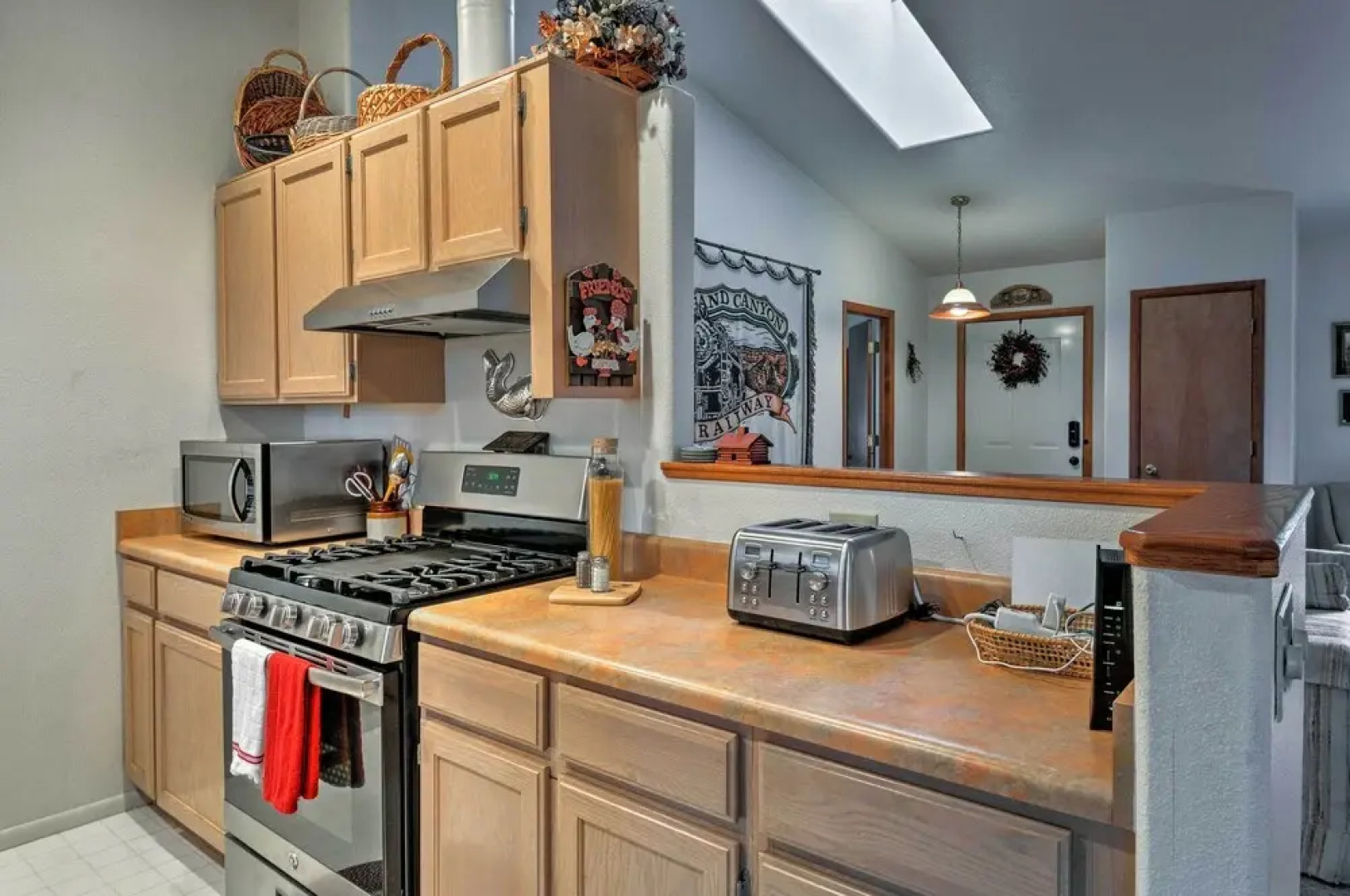 1 Mi Odell Lake: Munds Park Home w/ 3 Decks