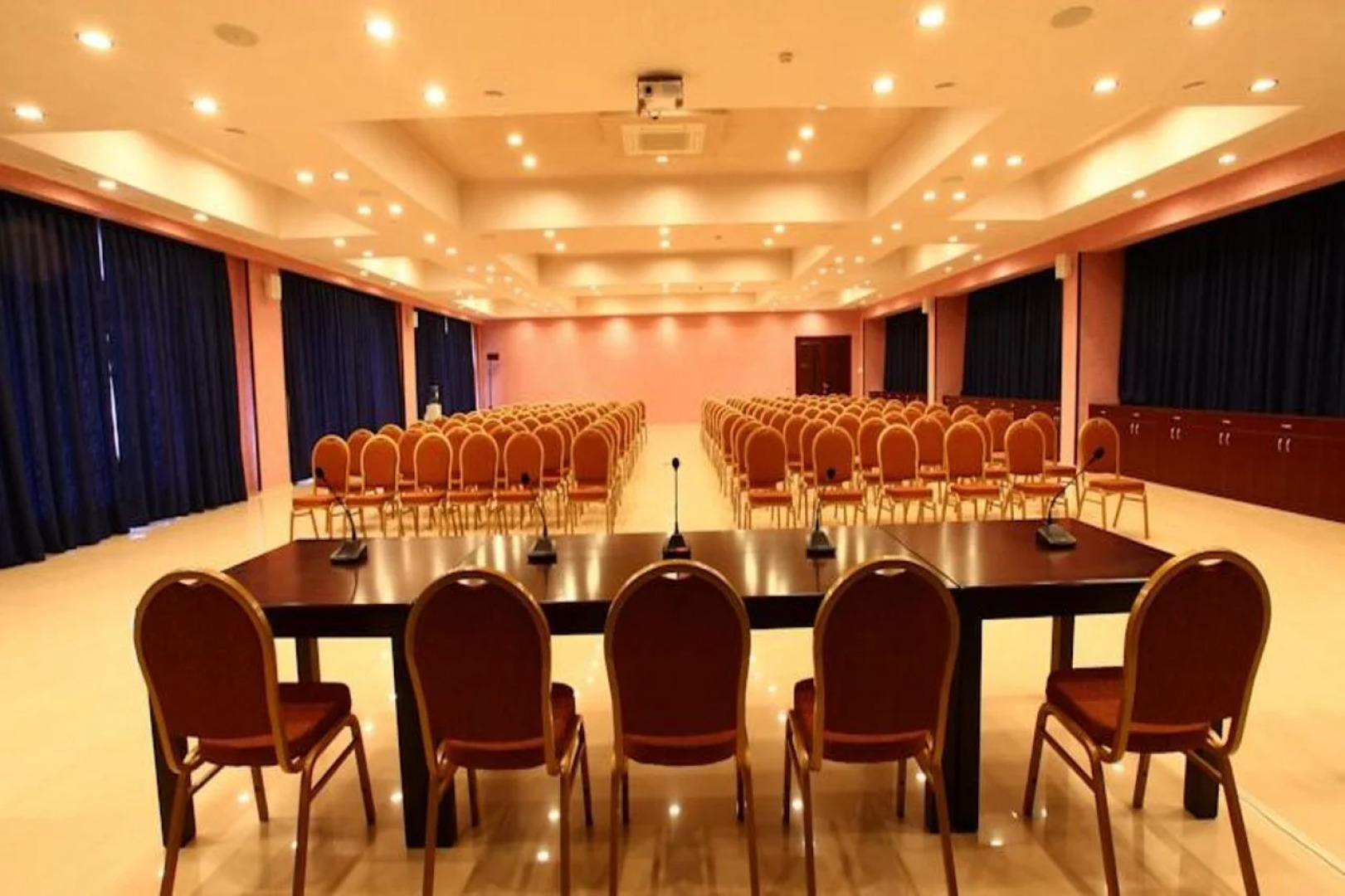 Отель Монолит Плаза